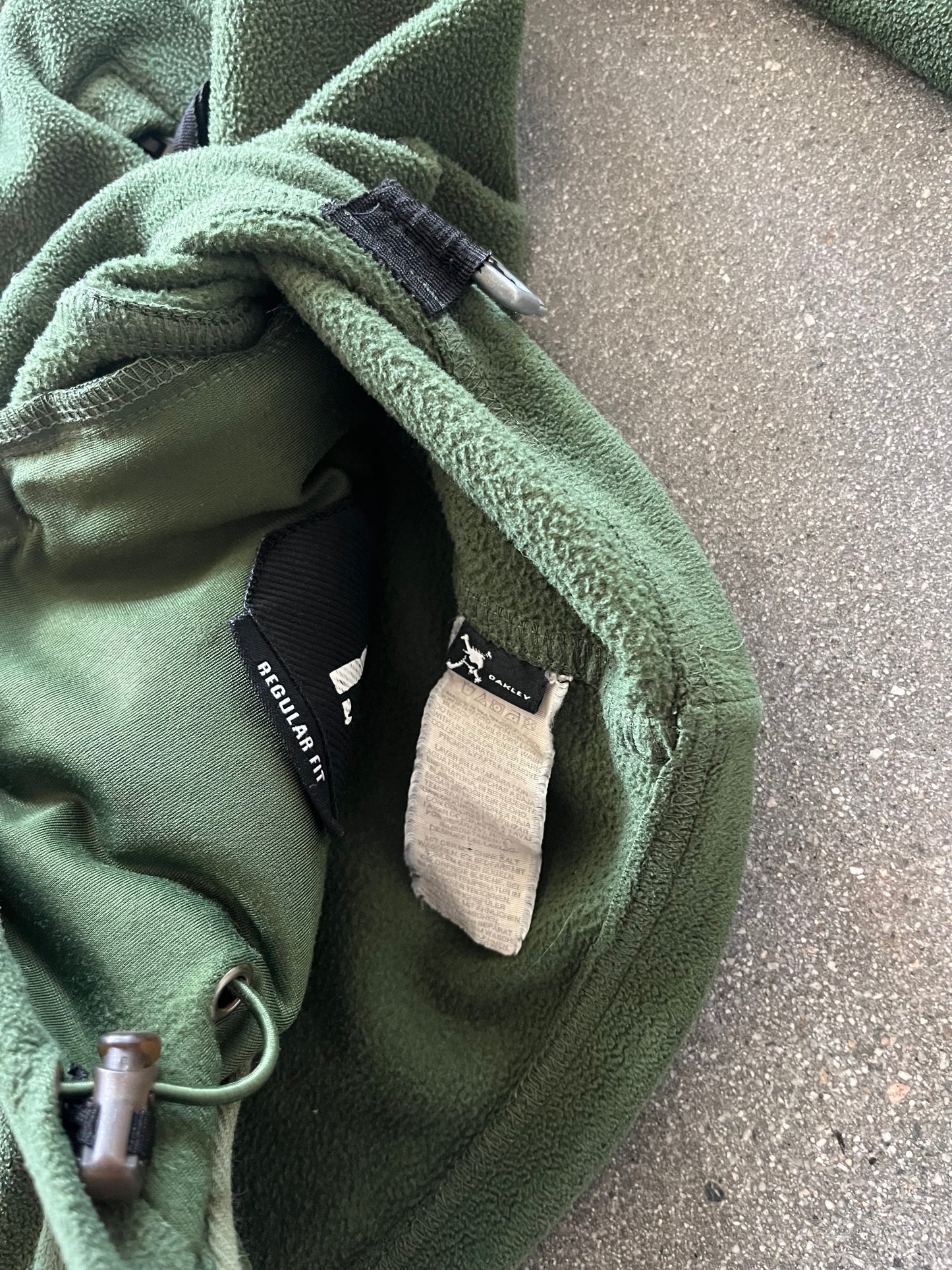 90’S FOREST GREEN OAKLEY FLEECE ZIP UP - BOXY L