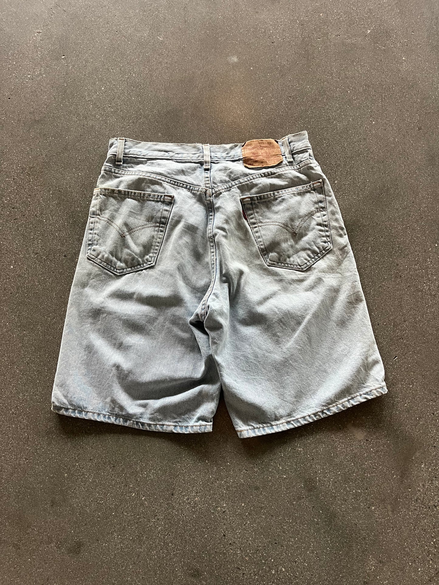90’S LIGHT WASHED BAGGY 550 LEVI’S JORTS - 34