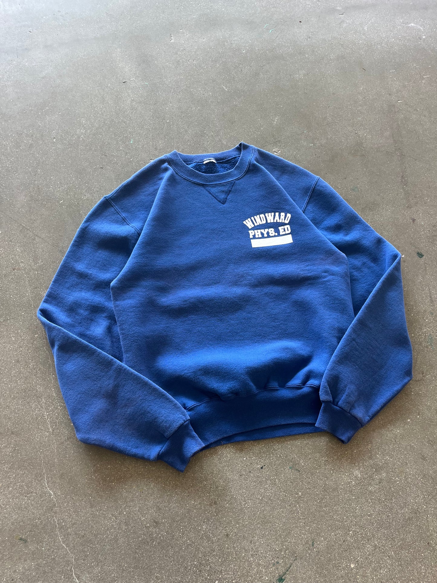 90’S PRIMARY BLUE “WINDWARD P.E.” RUSSELL CREWNECK - BOXY M