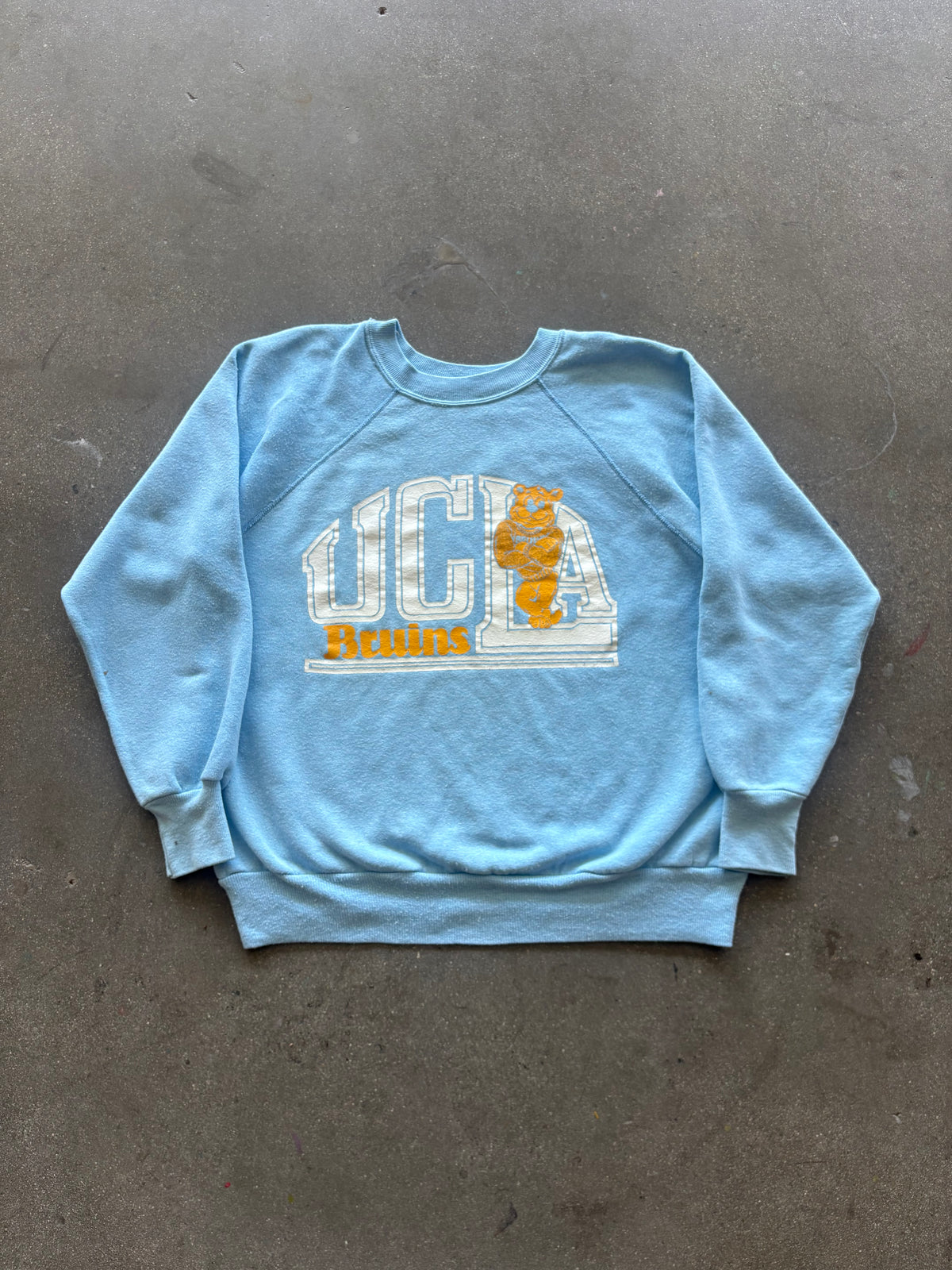 80’S BABY BLUE RAGLAN “UCLA” CREWNECK - M