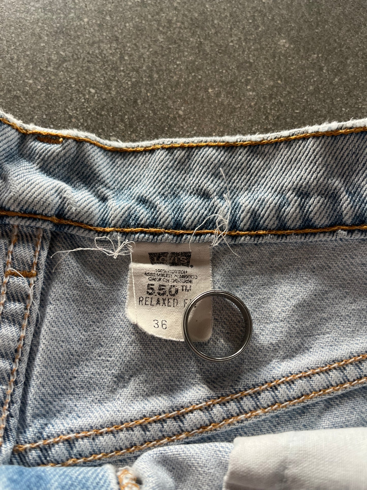 90’S ORANGE TAB BAGGY LEVI’S 550 JORTS - 36