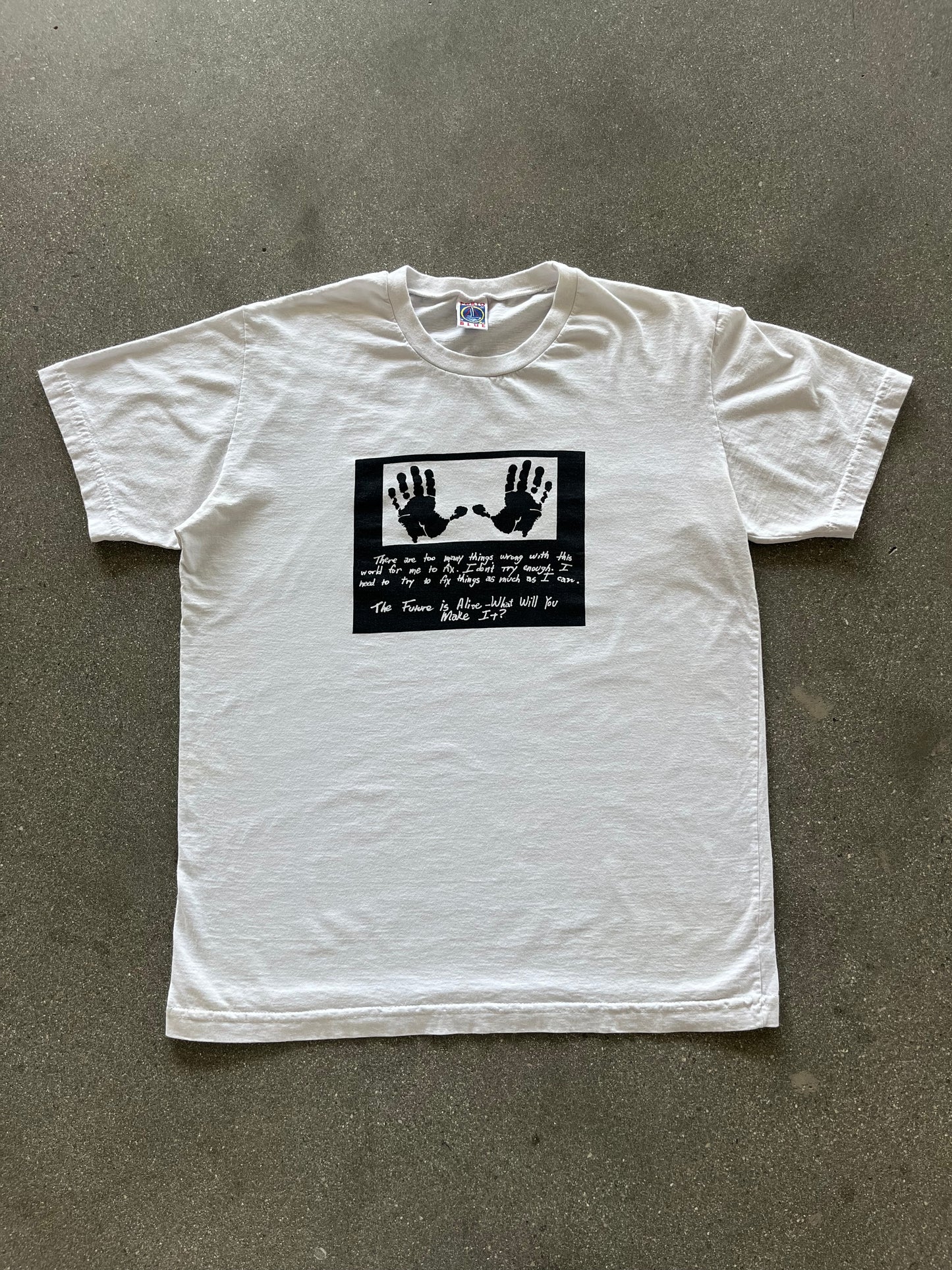 2000’S “THE FUTURE IS ALIVE” HANDS TEE - M