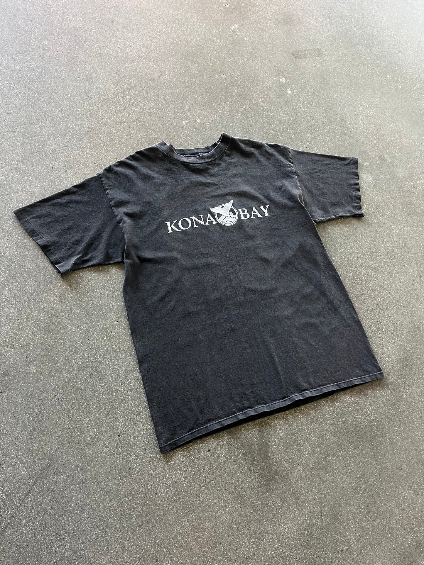 90’S FADED “KONA BAY” TEE - BOXY L/XL