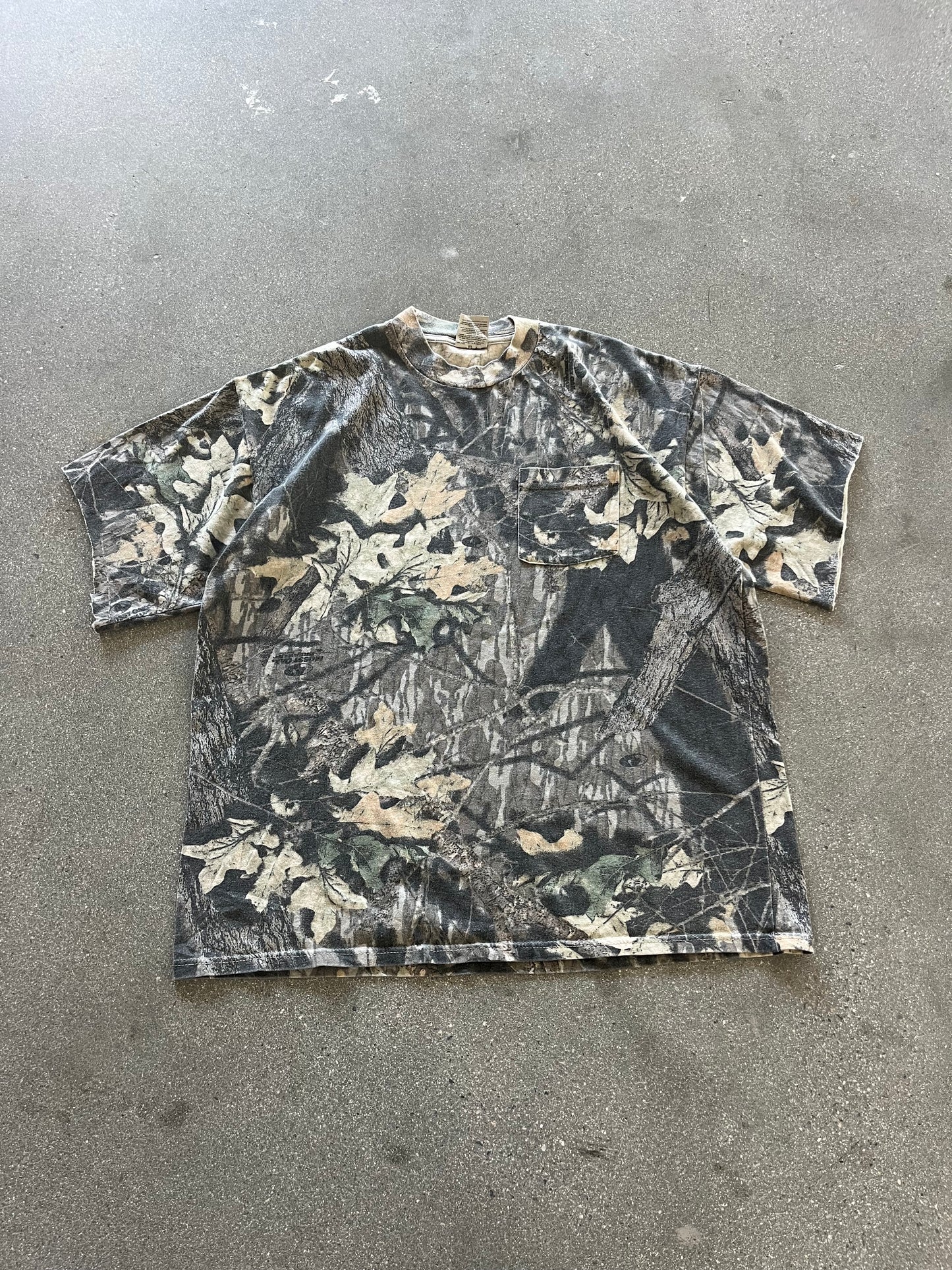 2000’S REALTREE CAMO CUTOFF POCKET TEE - BOXY XL