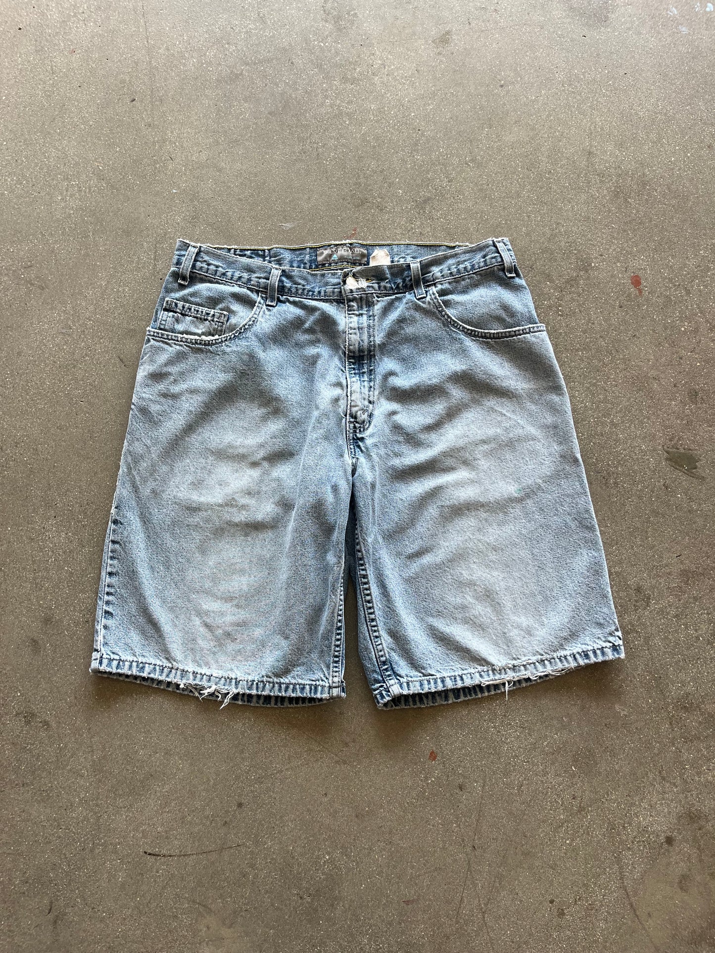 90’S LIGHTWASHED LEVI’S SILVERTAB JORTS - 36
