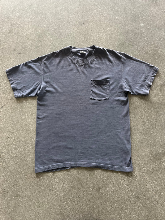 2000’S CHARCOAL POCKET TEE - M/L