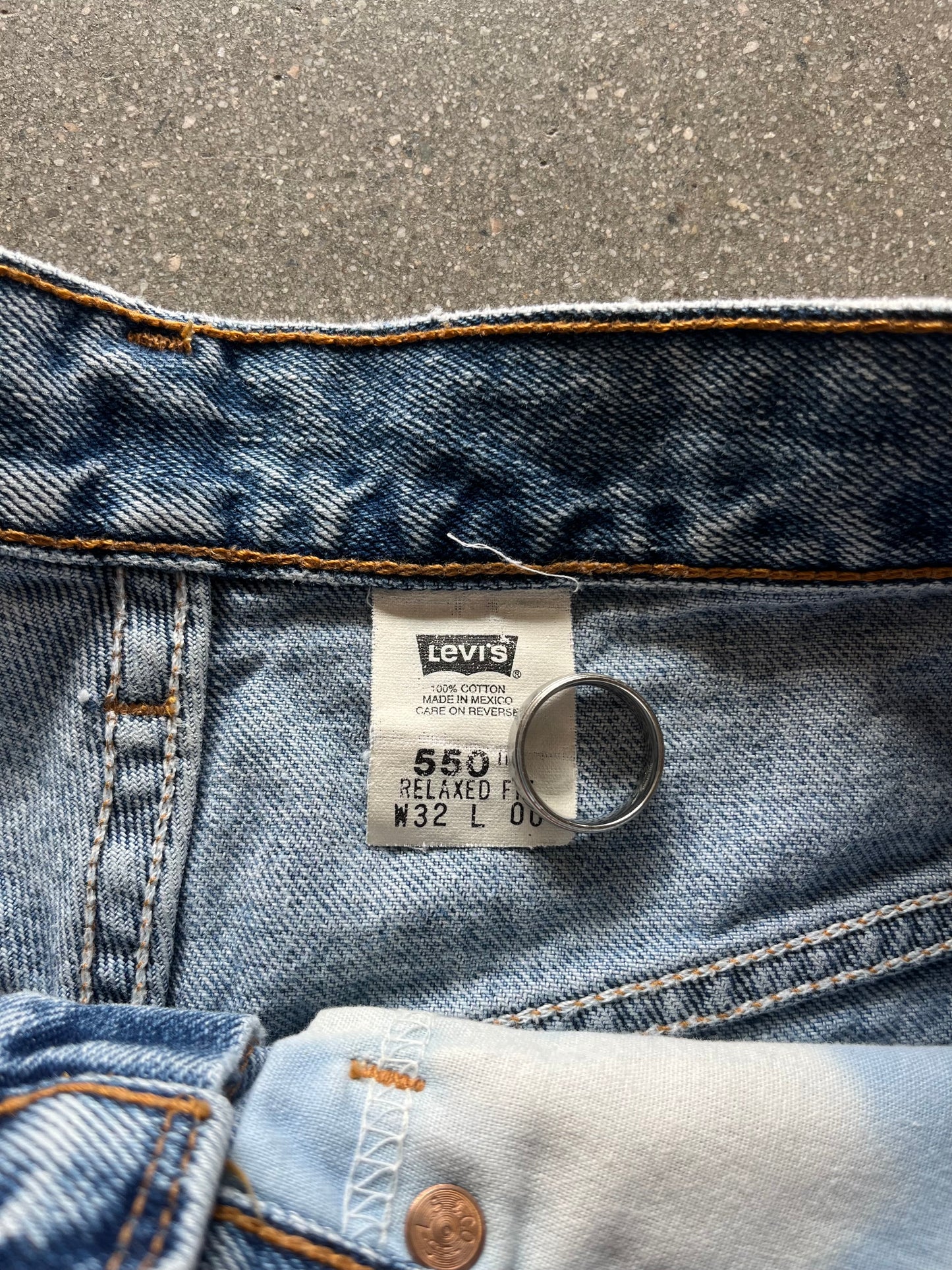 90’S LEVI’S 550 RELAXED FIT JORTS - 32