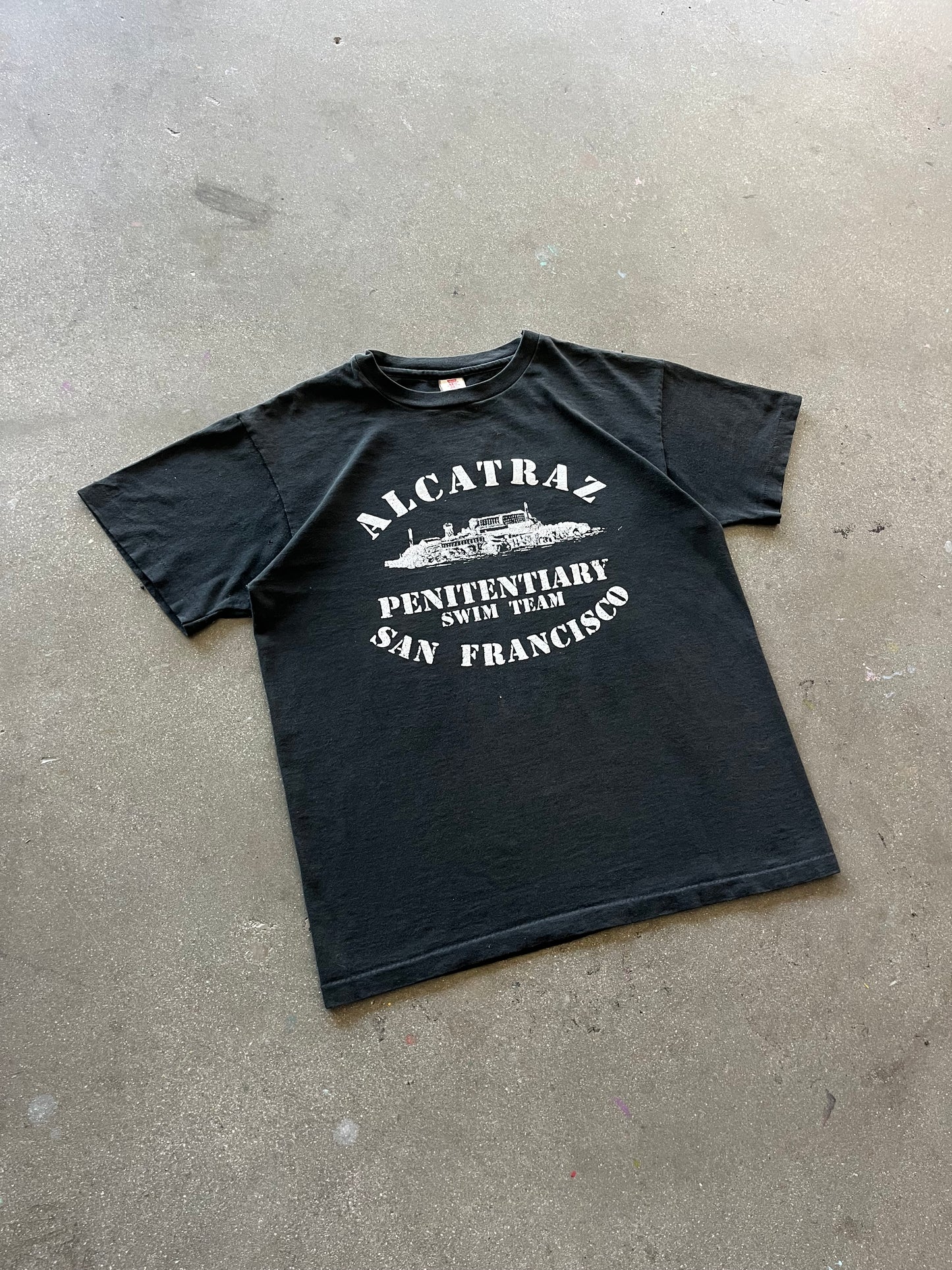 90’S LEVI’S “ALCATRAZ SWIM TEAM” TEE - BOXY S/M