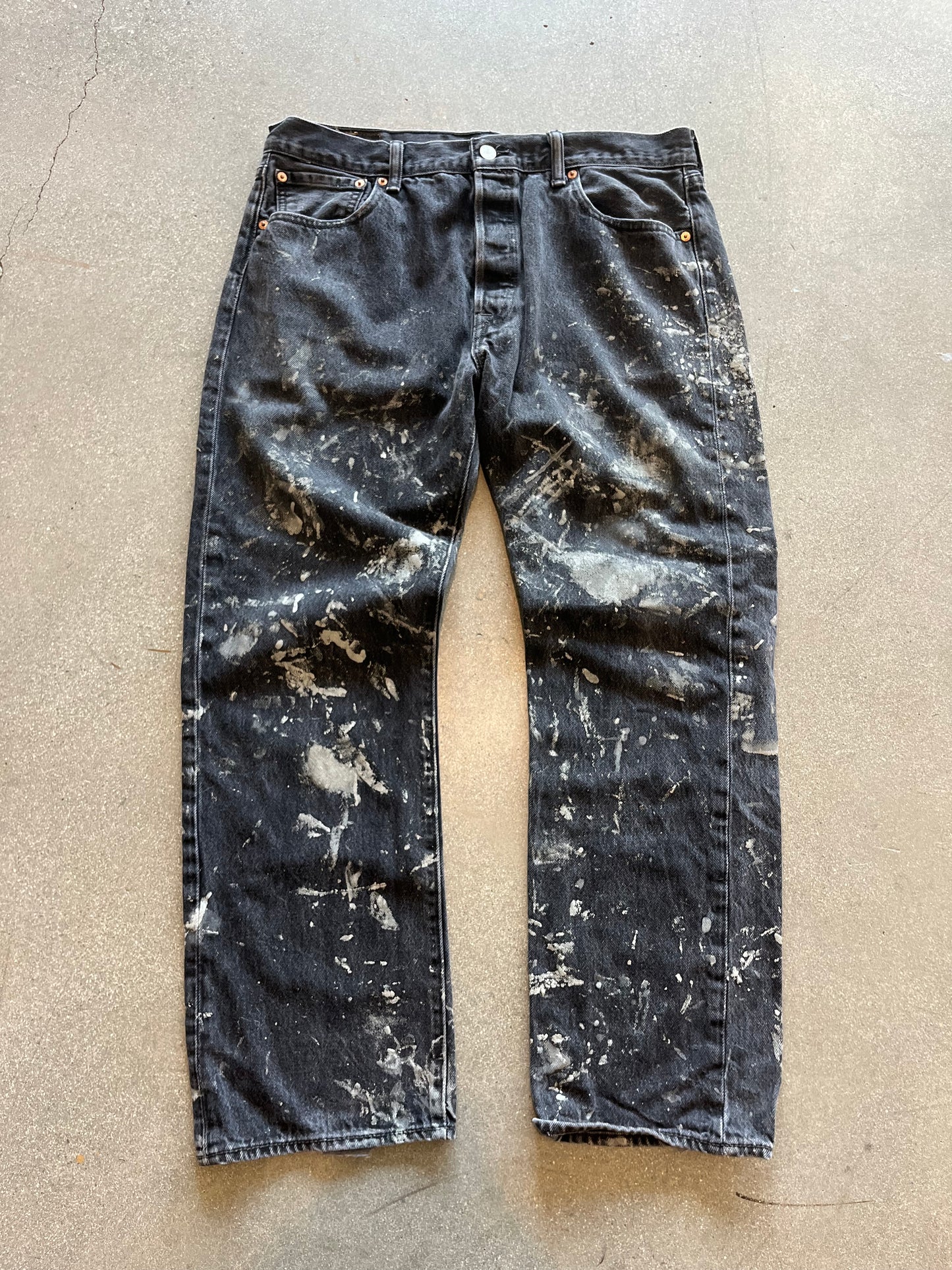 90’S BLACK PAINT SPLATTERED 501 LEVI’S - 32