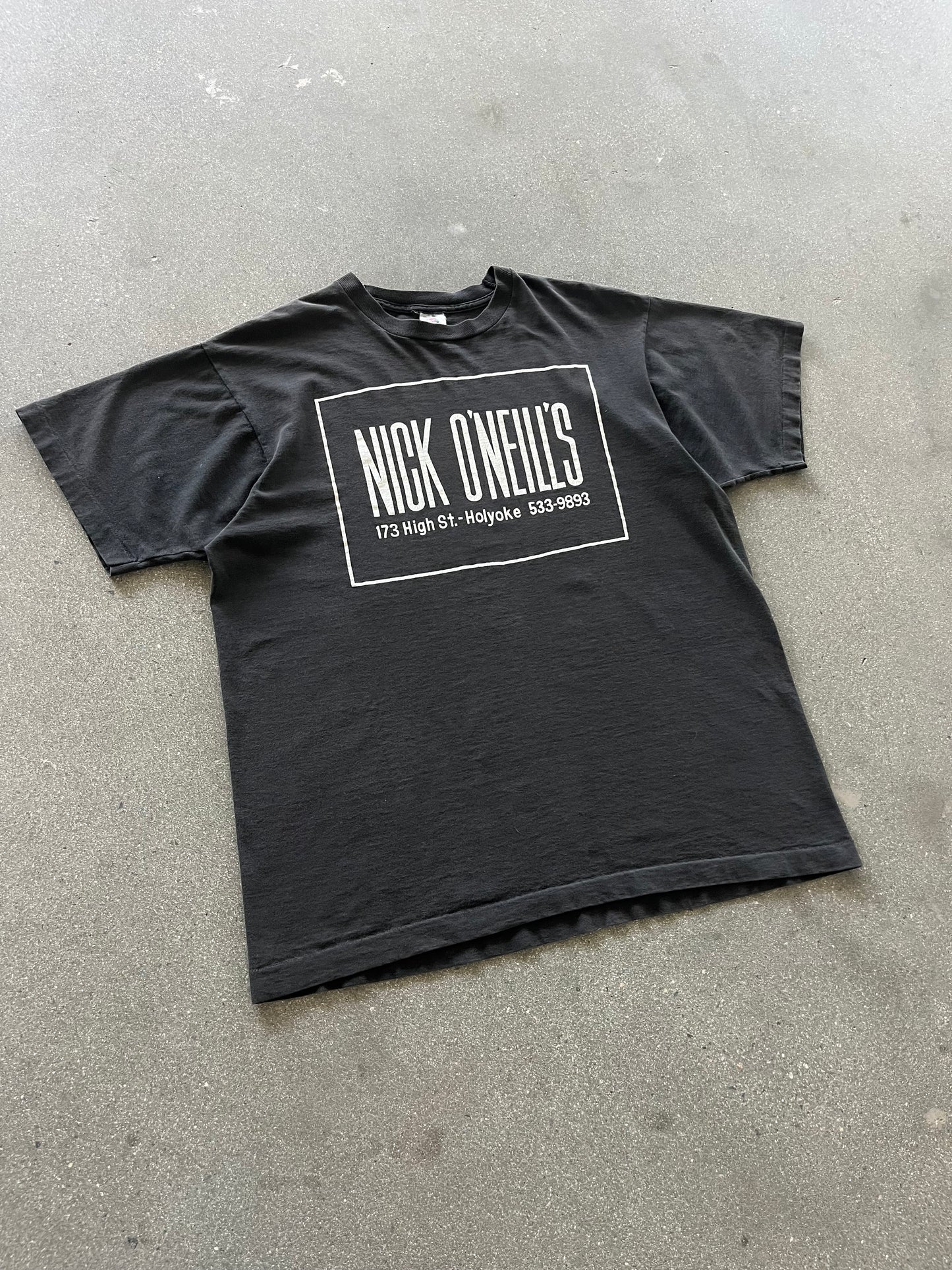 90’S FADED “NICK O’NEILS” TEE - XL