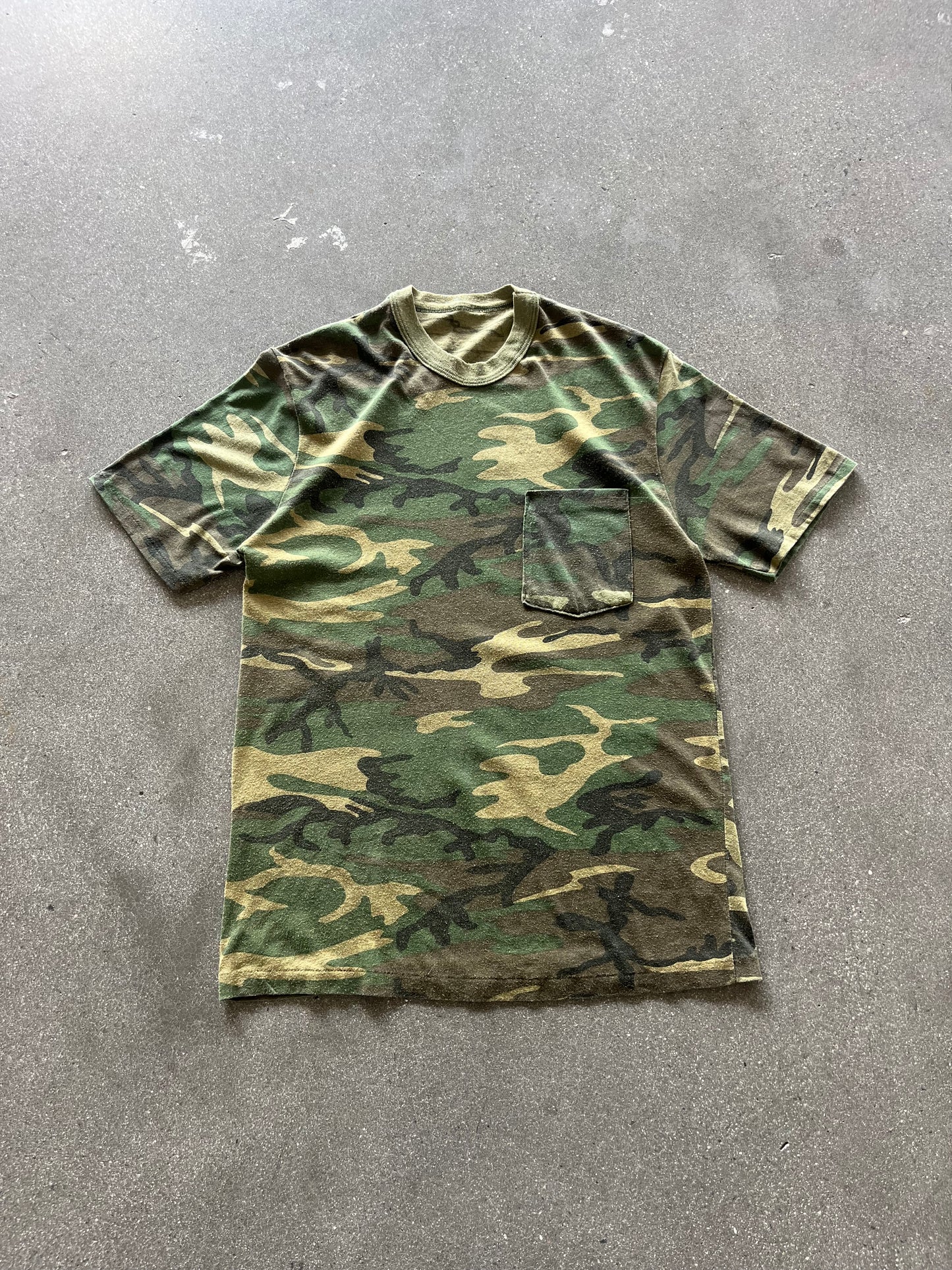 90’S ARMY CAMO POCKET TEE - S/M
