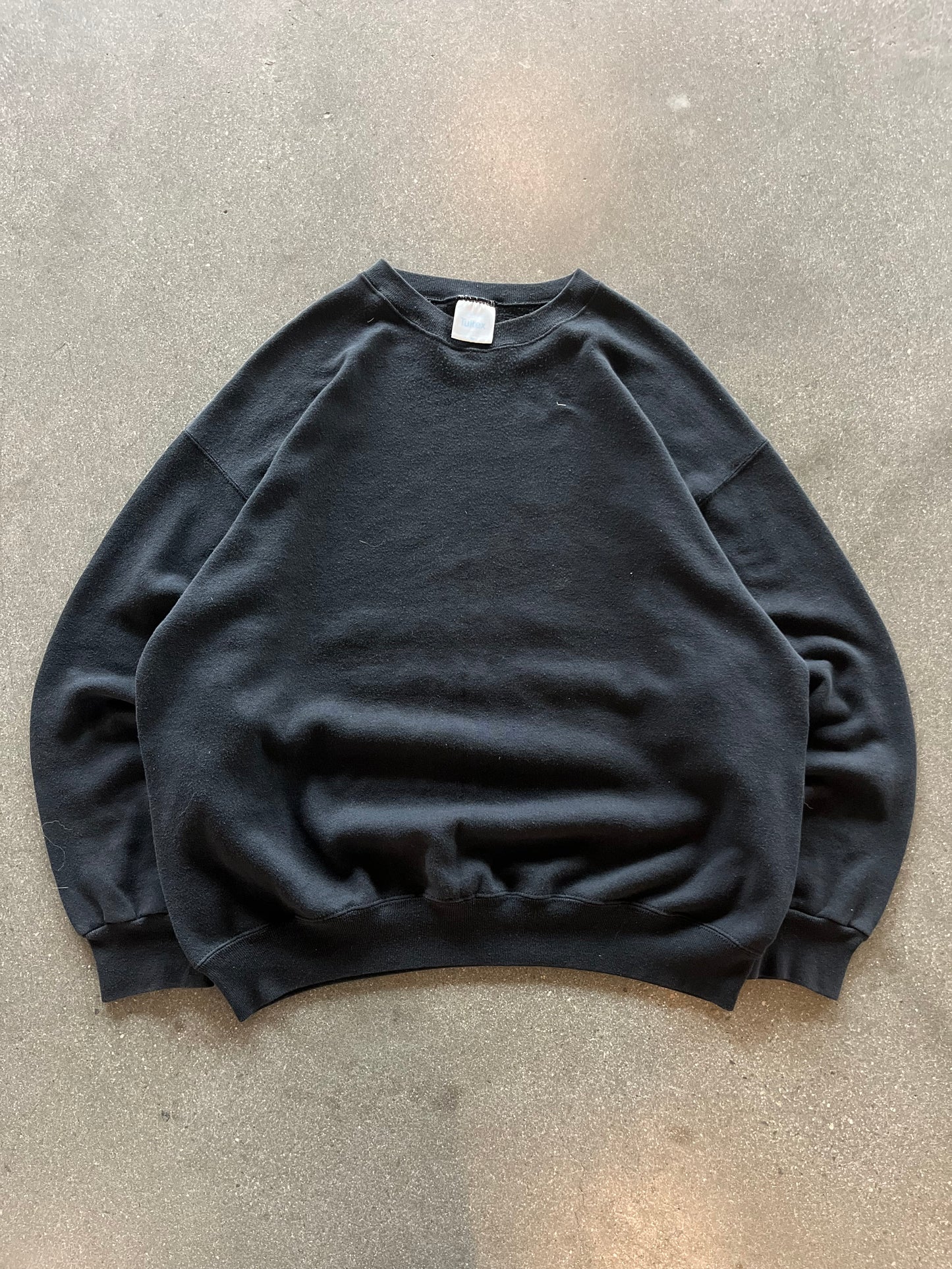 90’S BLACK TULTEX BLANK CREWNECK - BOXY L/XL