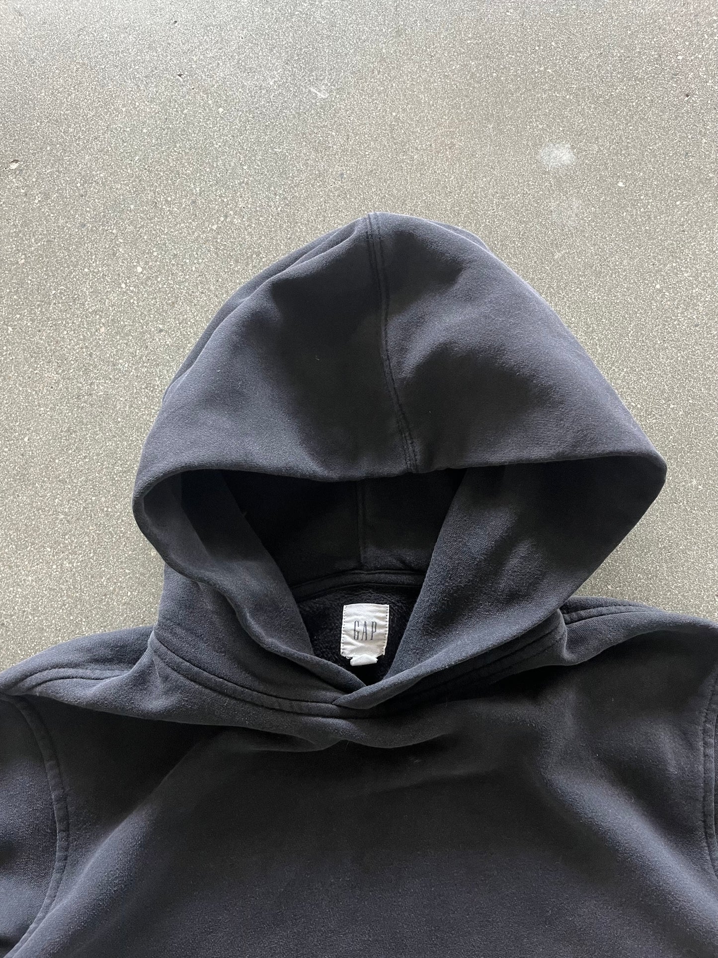 2000’S FADED JET BLACK GAP HOODIE - BOXY M