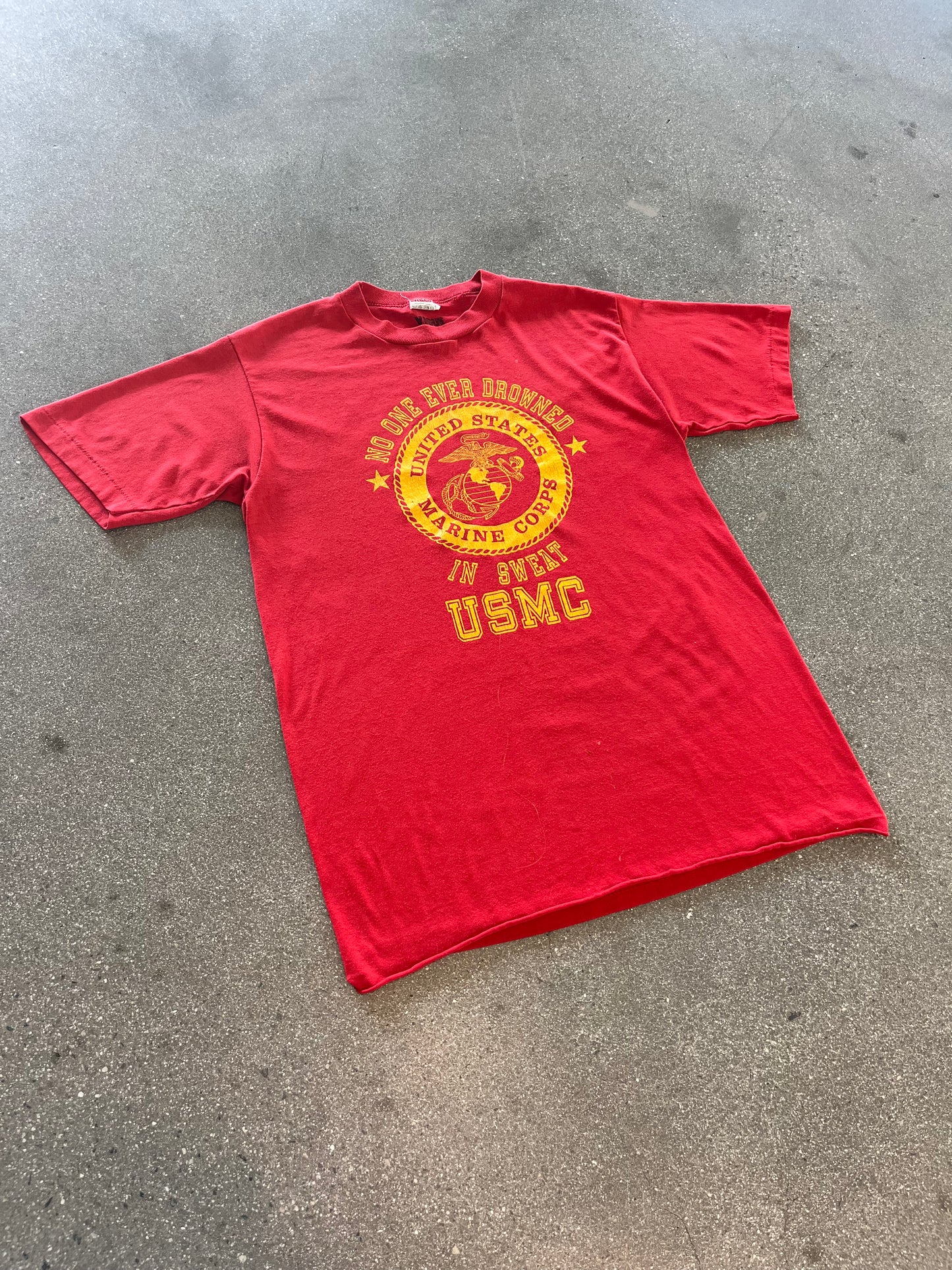 90’S “NO ONE EVER DROWNING IN SWEAT” USMC TEE - M