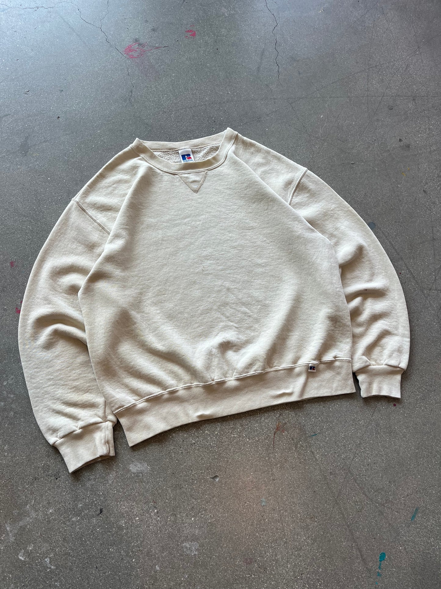 90’S ALMOND CREAM RUSSELL ATHLETIC CREWNECK - BOXY L