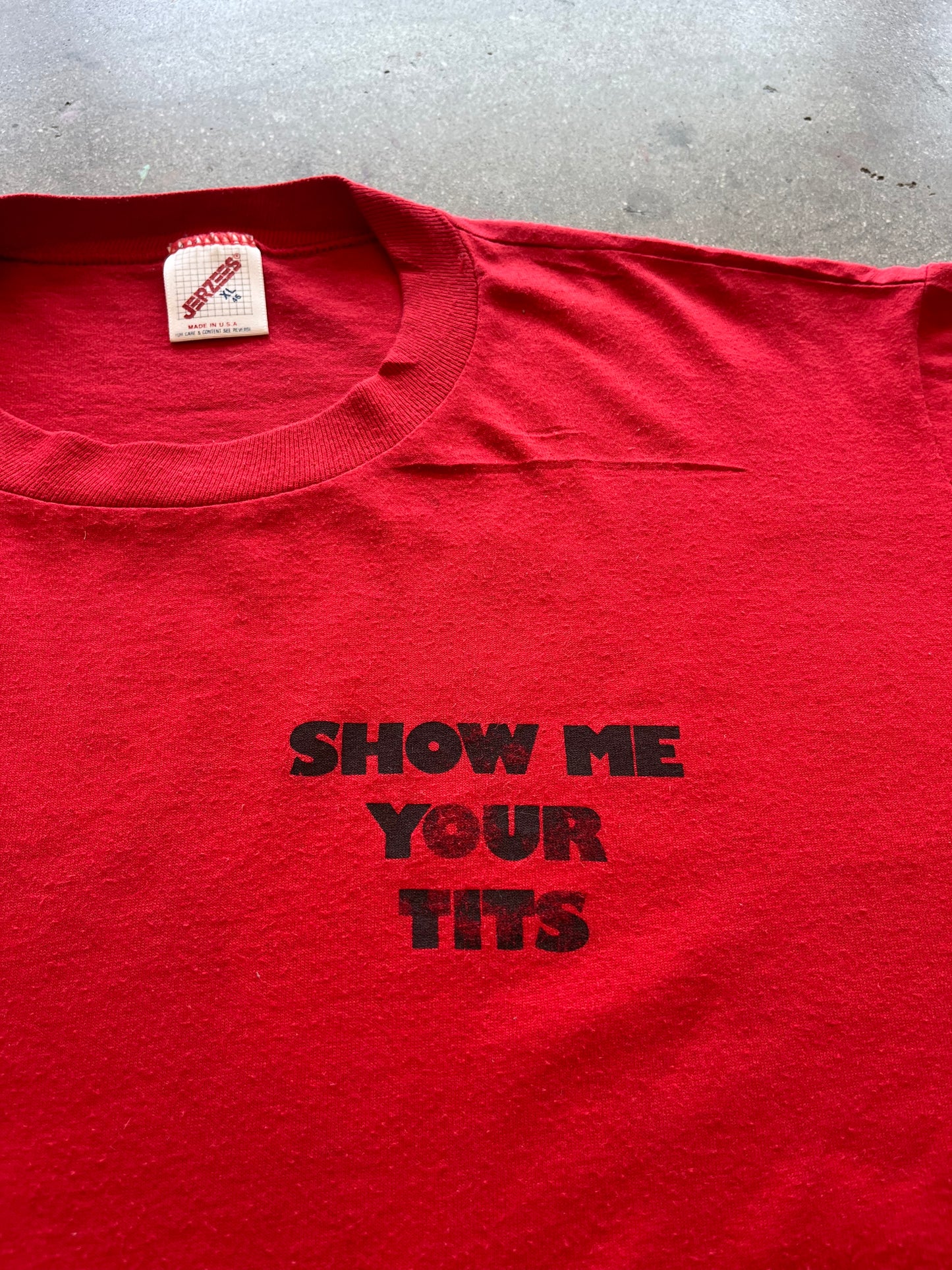 90’S RED “SHOW ME YOUR TITS” TEE - L/XL