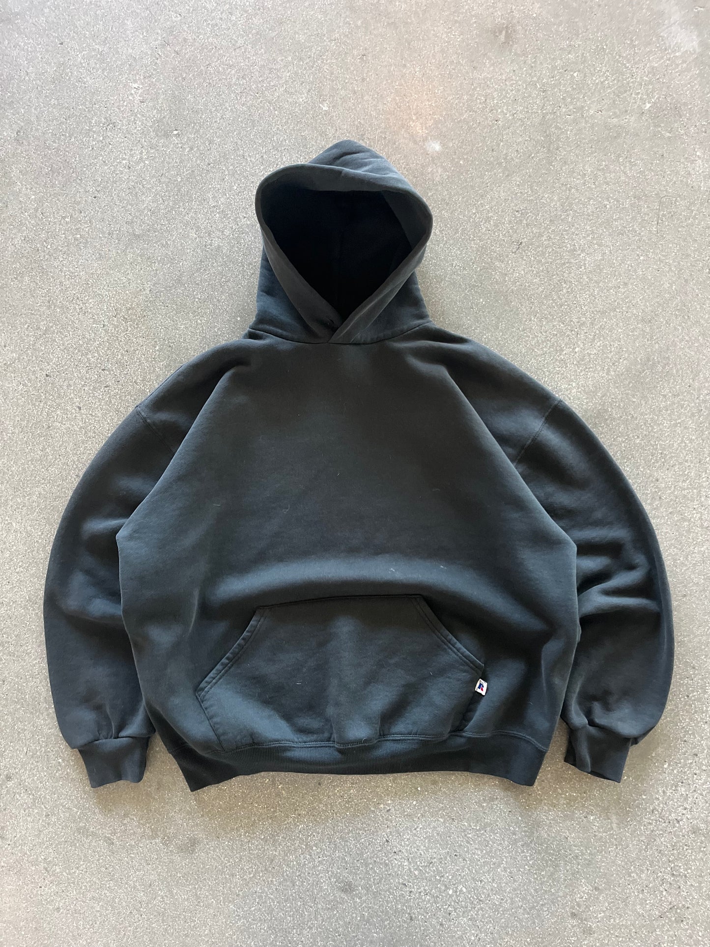 90’S BLACK RUSSELL ATHLETIC HOODIE - BOXY L/XL