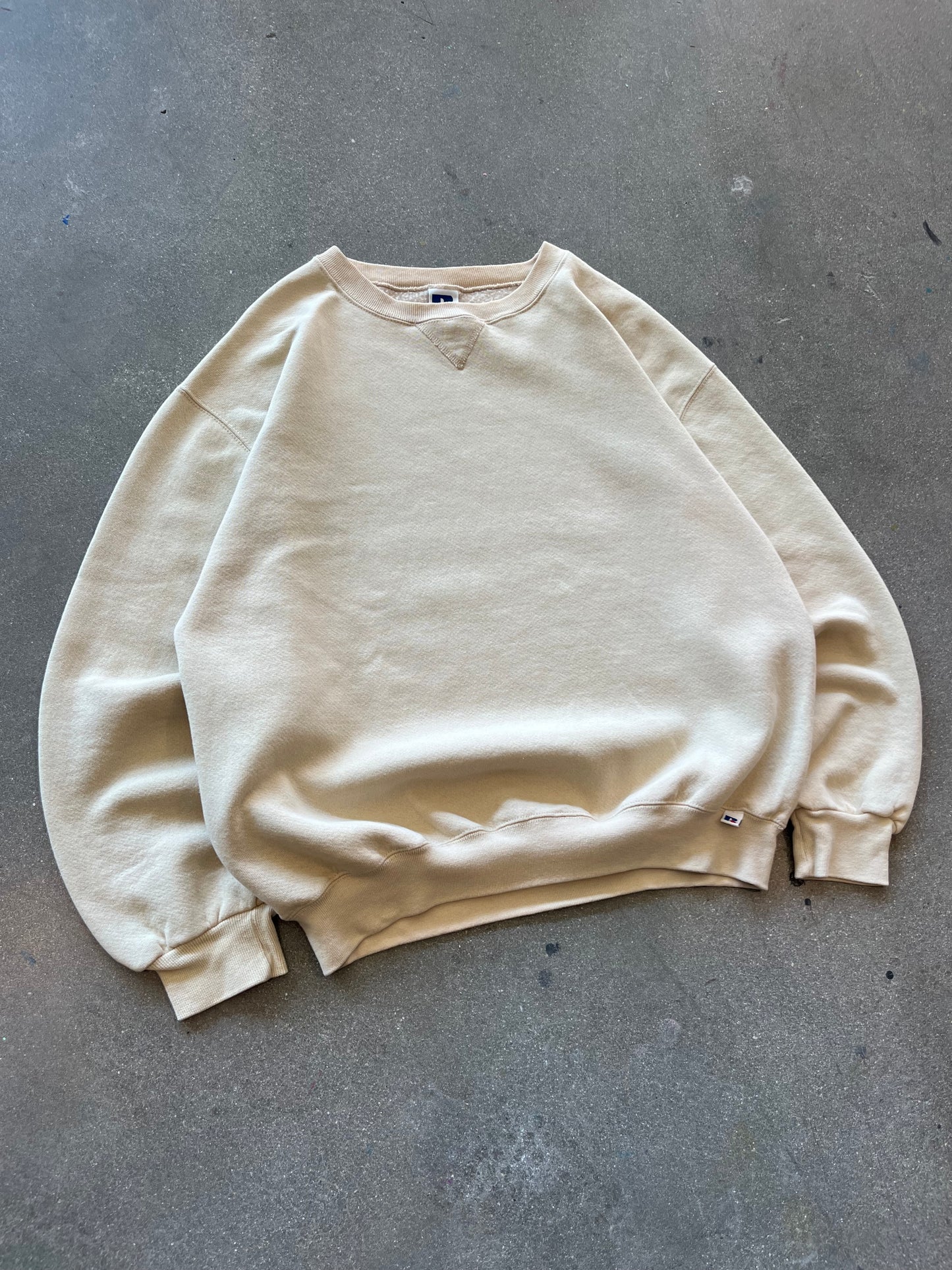 90’S WALNUT CREAM RUSSELL ATHLETIC CREWNECK - BOXY L