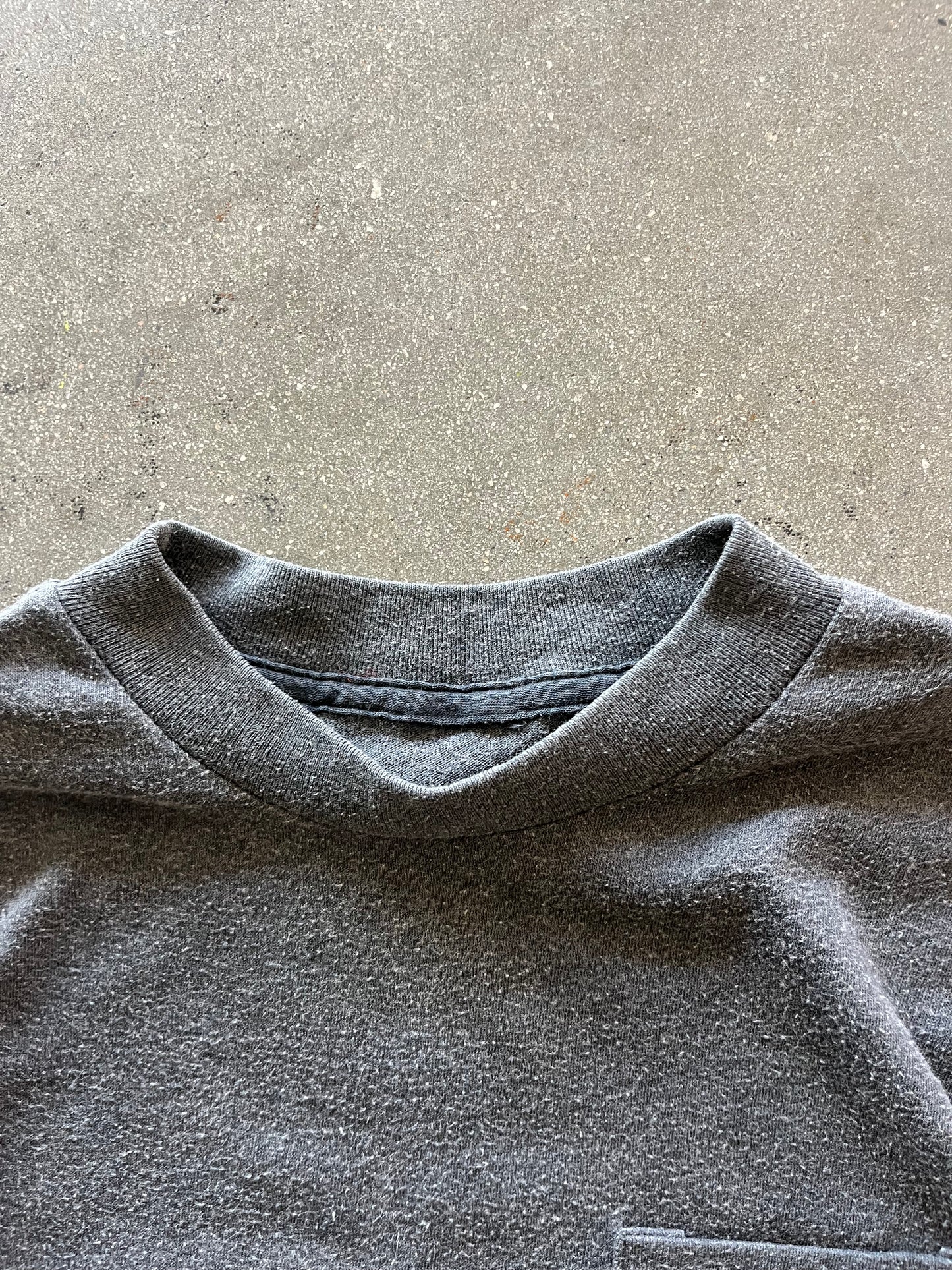 90’S CHARCOAL POCKET TEE - S