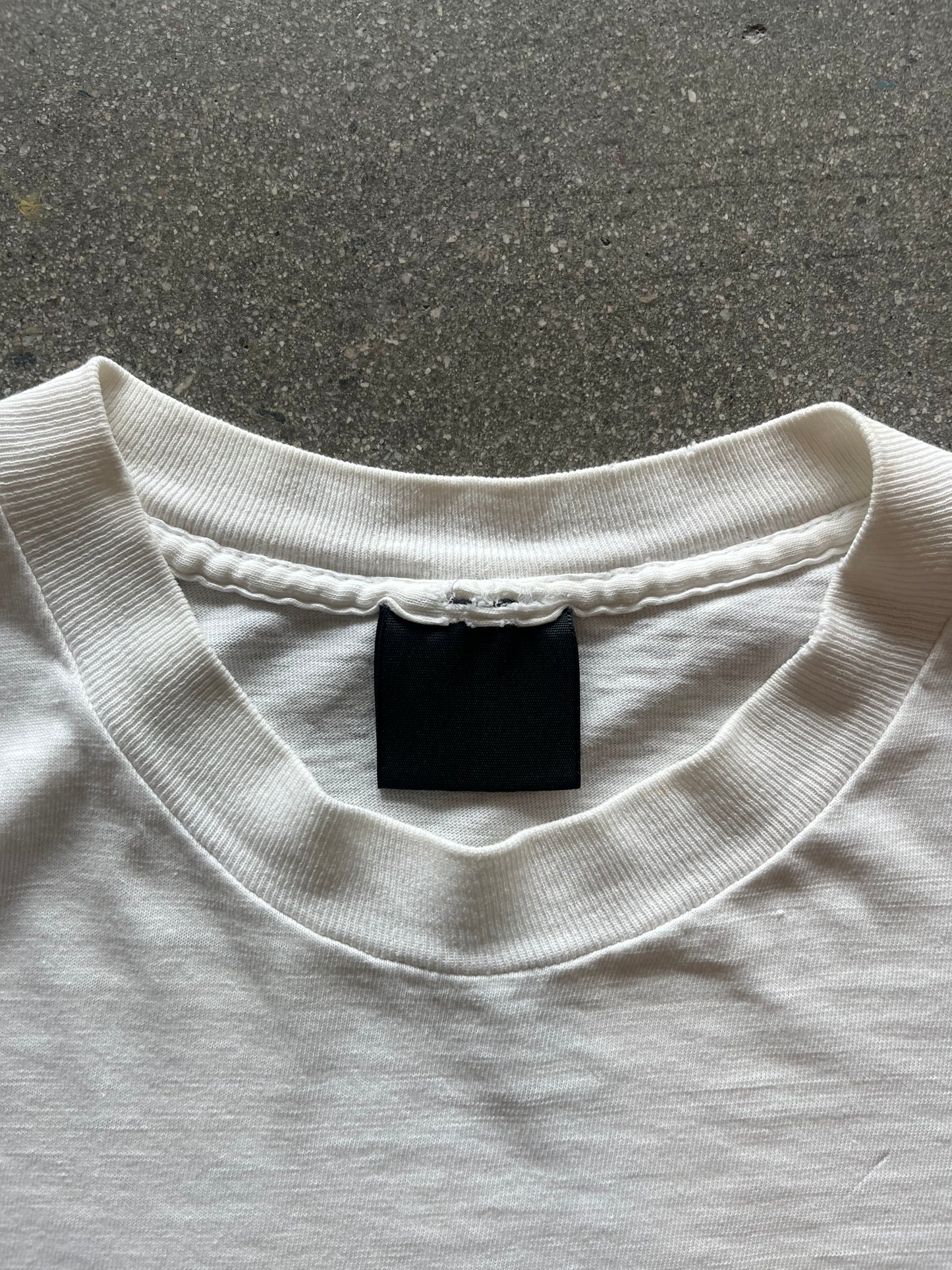 90’S WHITE “SHIT HAPPENS” TEE - M/L