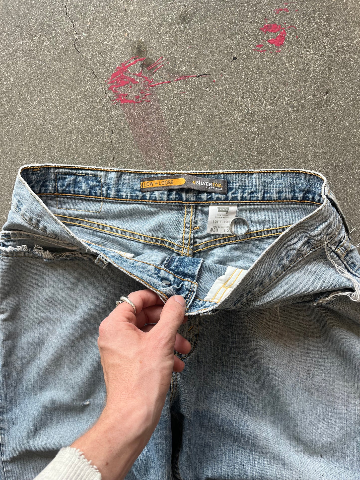 90’S LIGHT WASH BAGGY LEVI’S SILVERTABS - 31