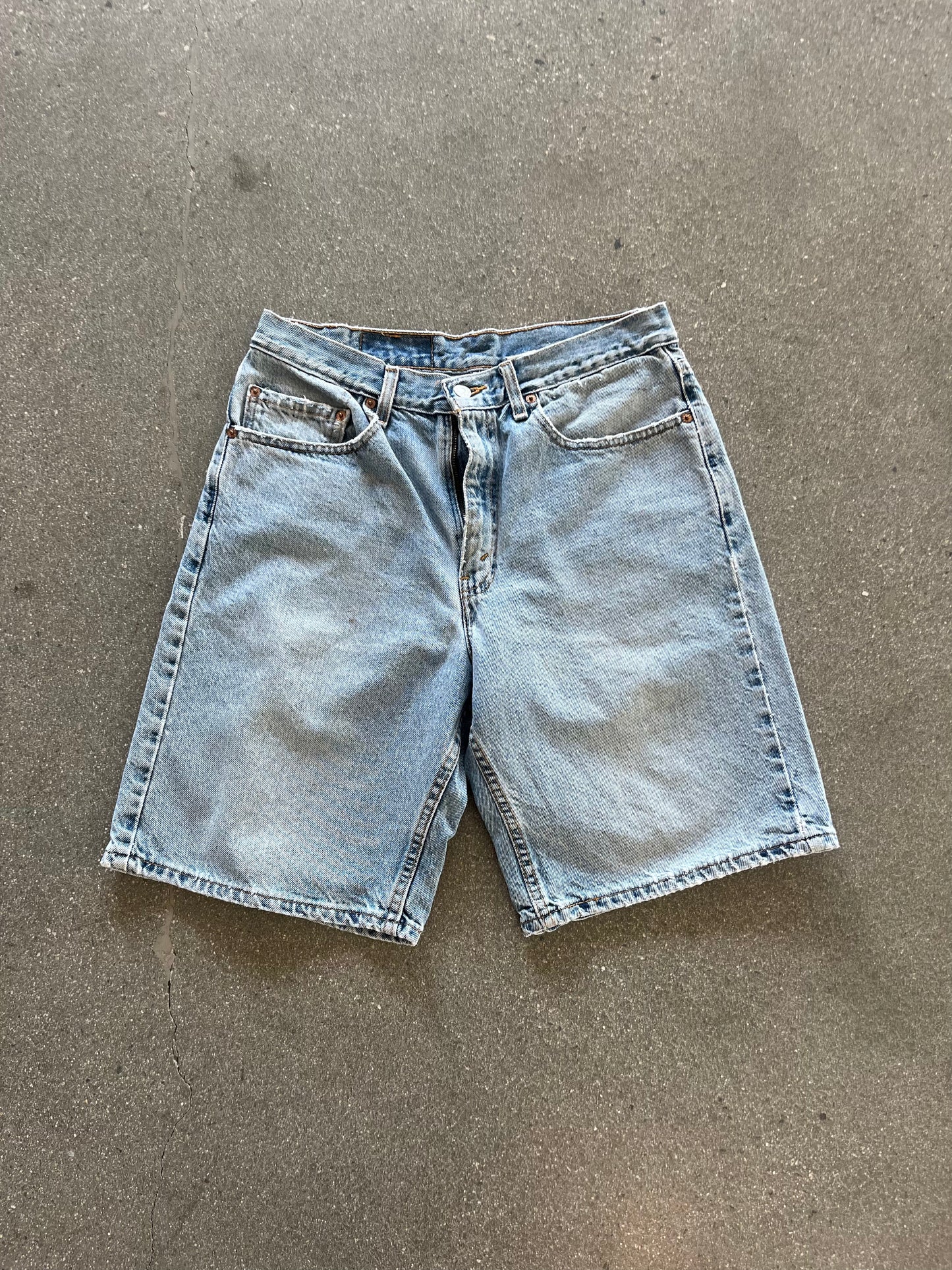 90’S LEVI’S 550 BAGGY LIGHT WASH JORTS - 33