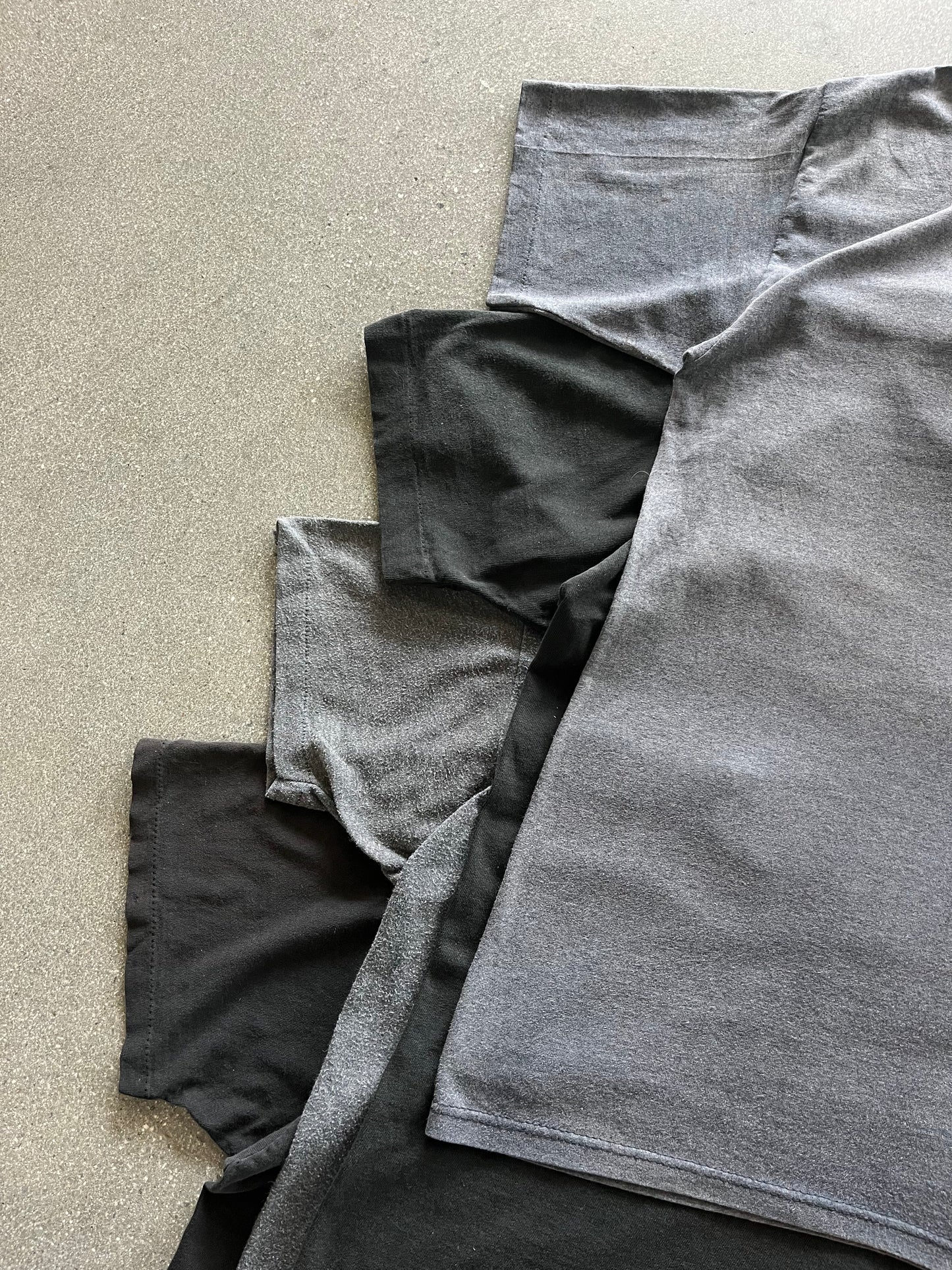 90’S V2 BLACK & CHARCOAL POCKET TEE - 2 PACK