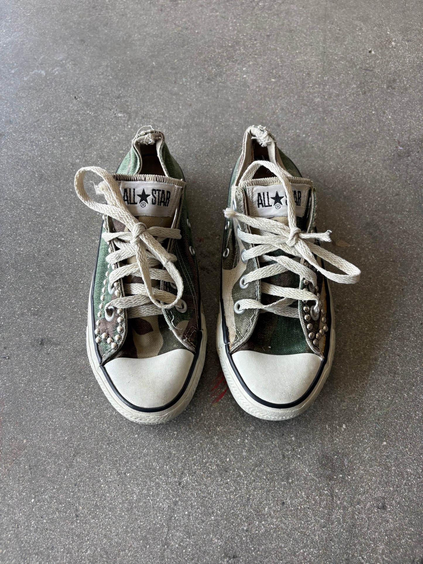 miUSA 90’S LOW TOP STUDDED CAMO CONVERSE - 3.5 US MENS