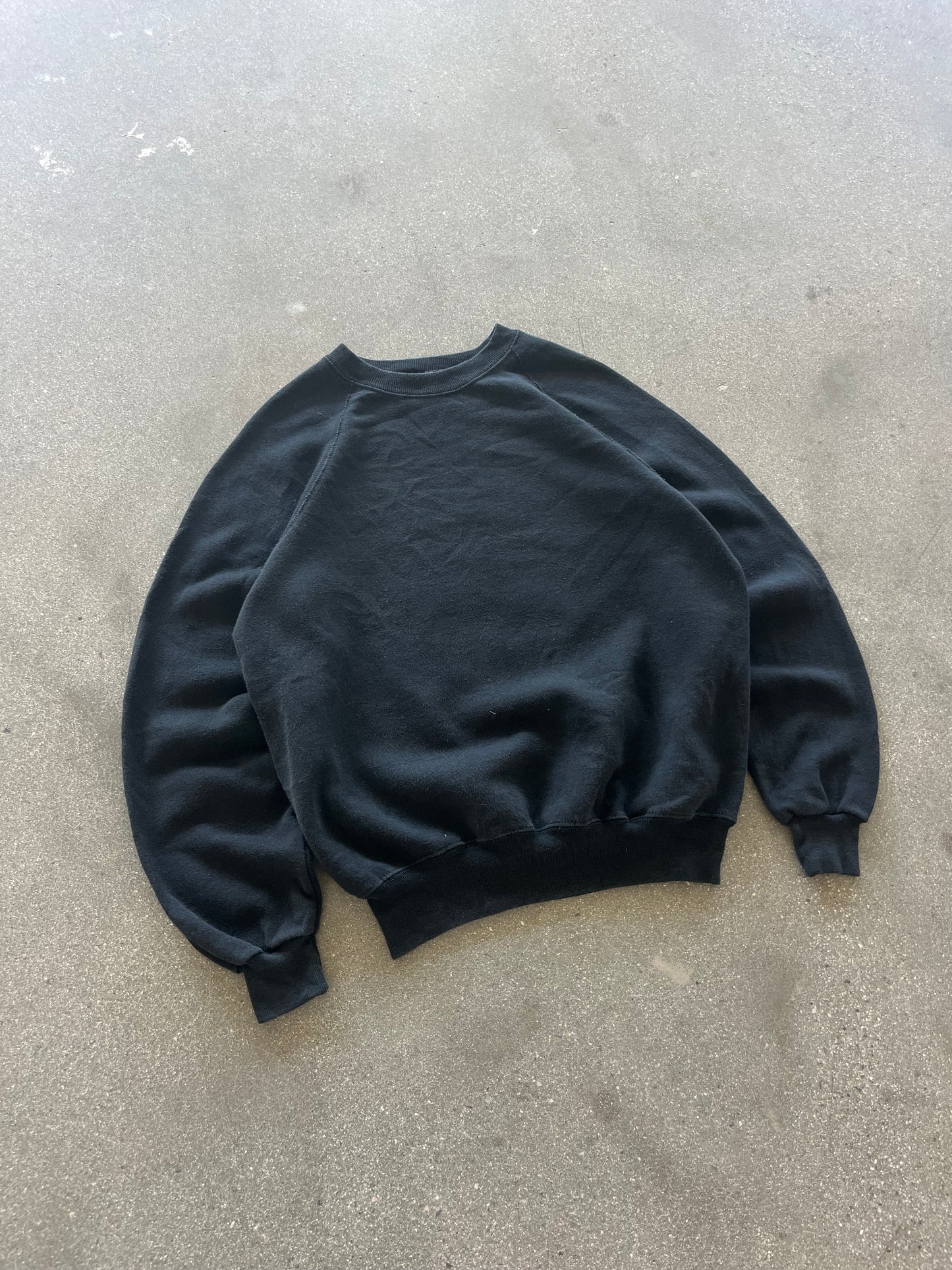 90’S BLACK RAGLAN BLANK CREWNECK - BOXY M