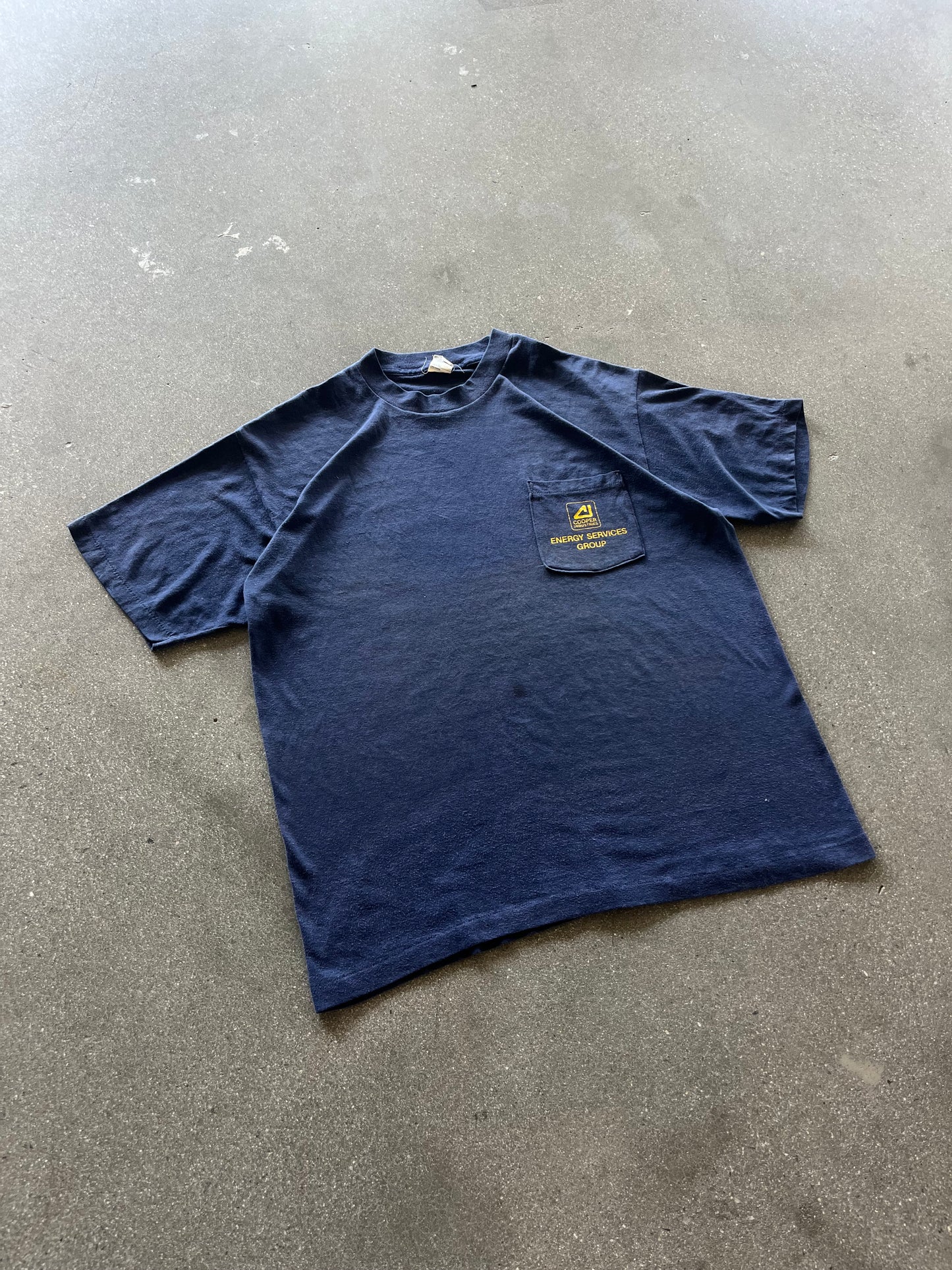 80’S FADED NAVY “ENERGY SERVICES” POCKET TEE - L