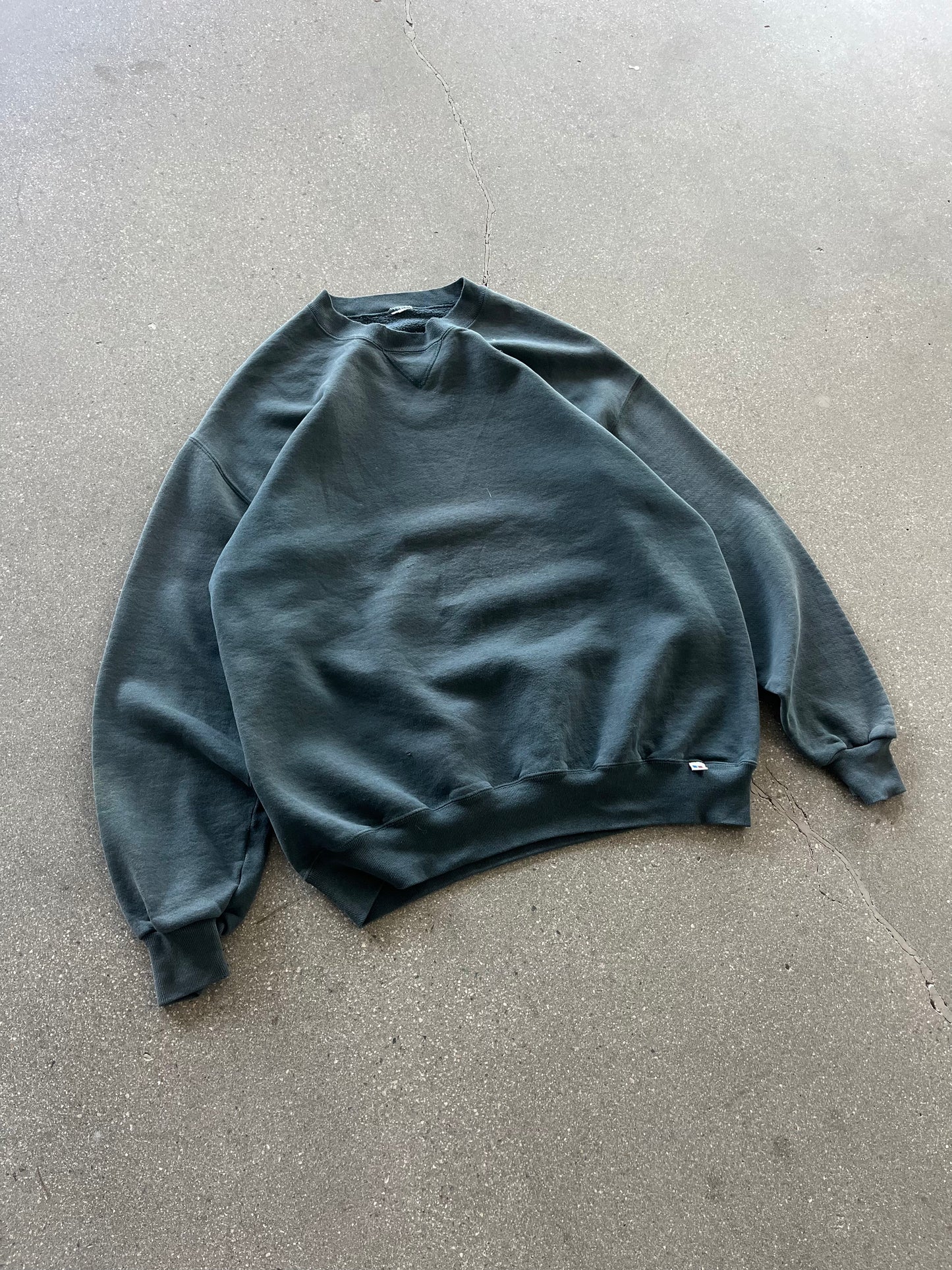 90’S FADED FOREST GREEN RUSSELL ATHLETIC CREWNECK - BOXY L