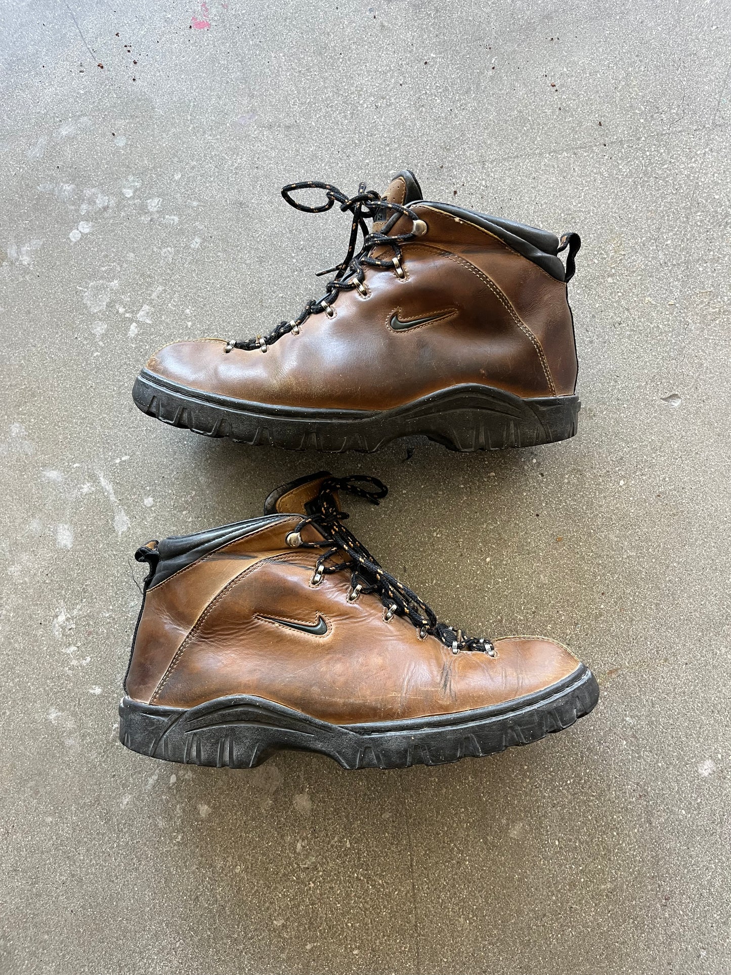 90’S NIKE ACG BROWN HIKING BOOTS - 12 US MEN
