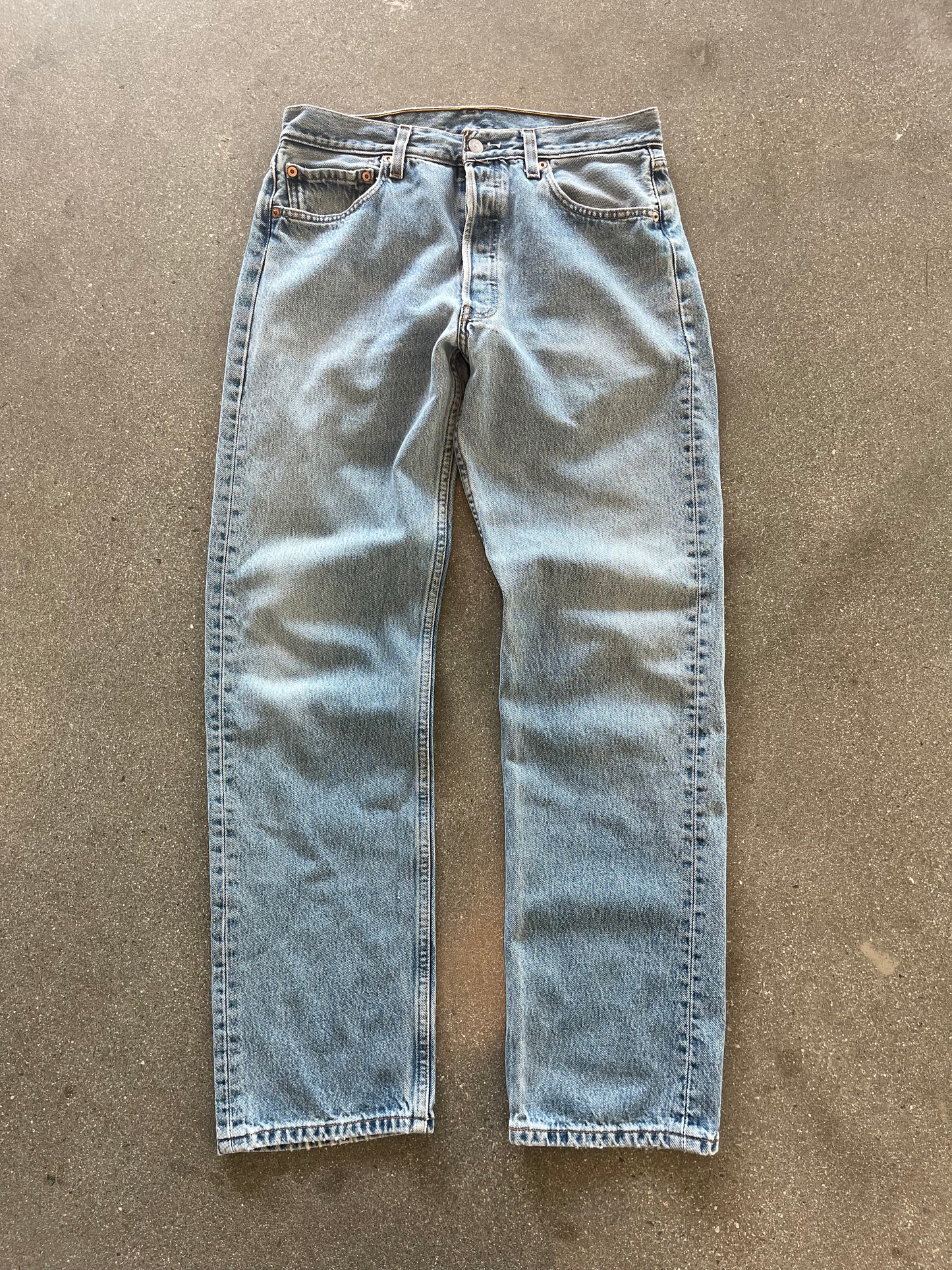 90’S LIGHT WASHED 501 LEVI’S - 33