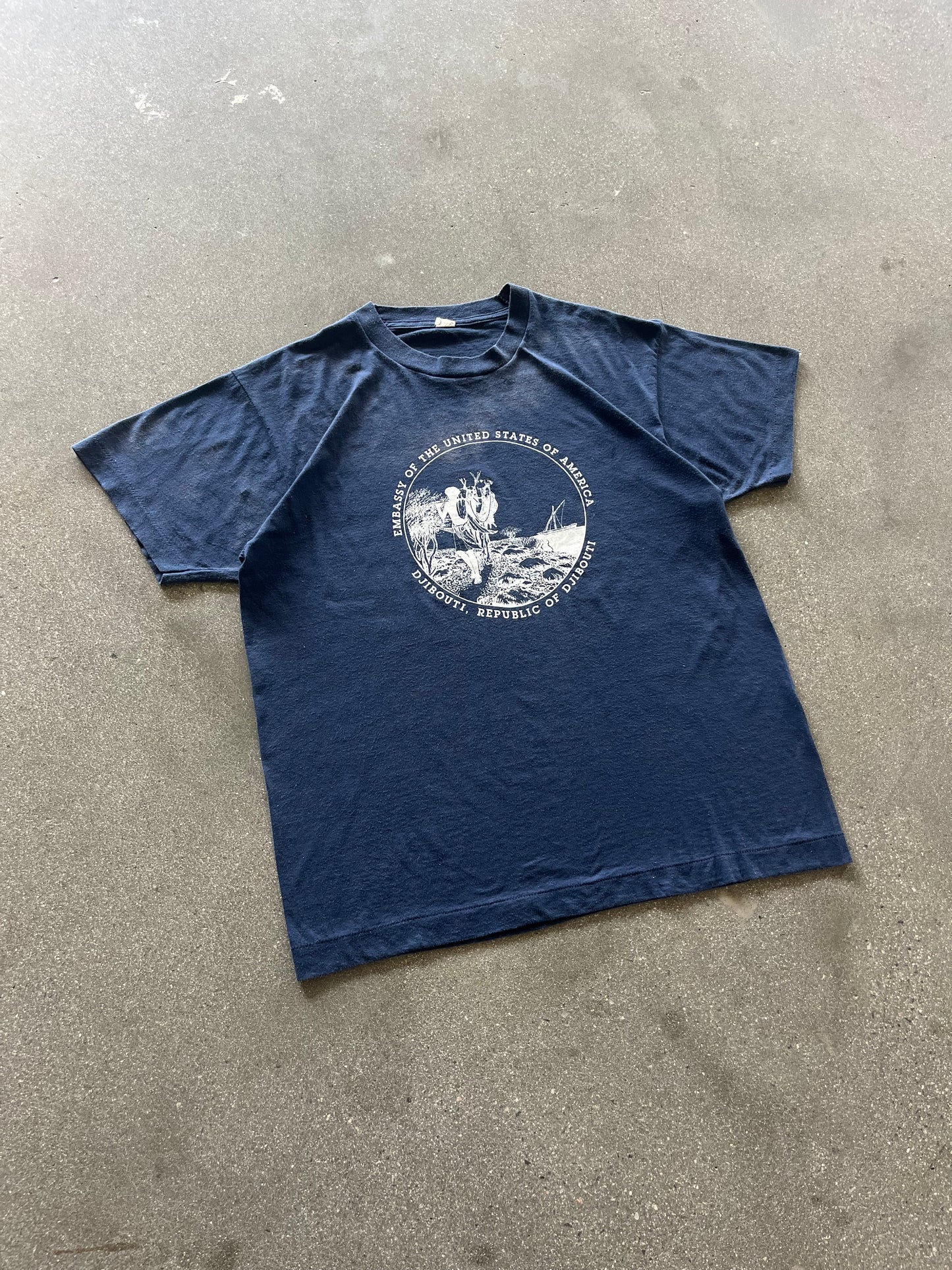 80’S SUNFADED “EMBASSY” TEE - L