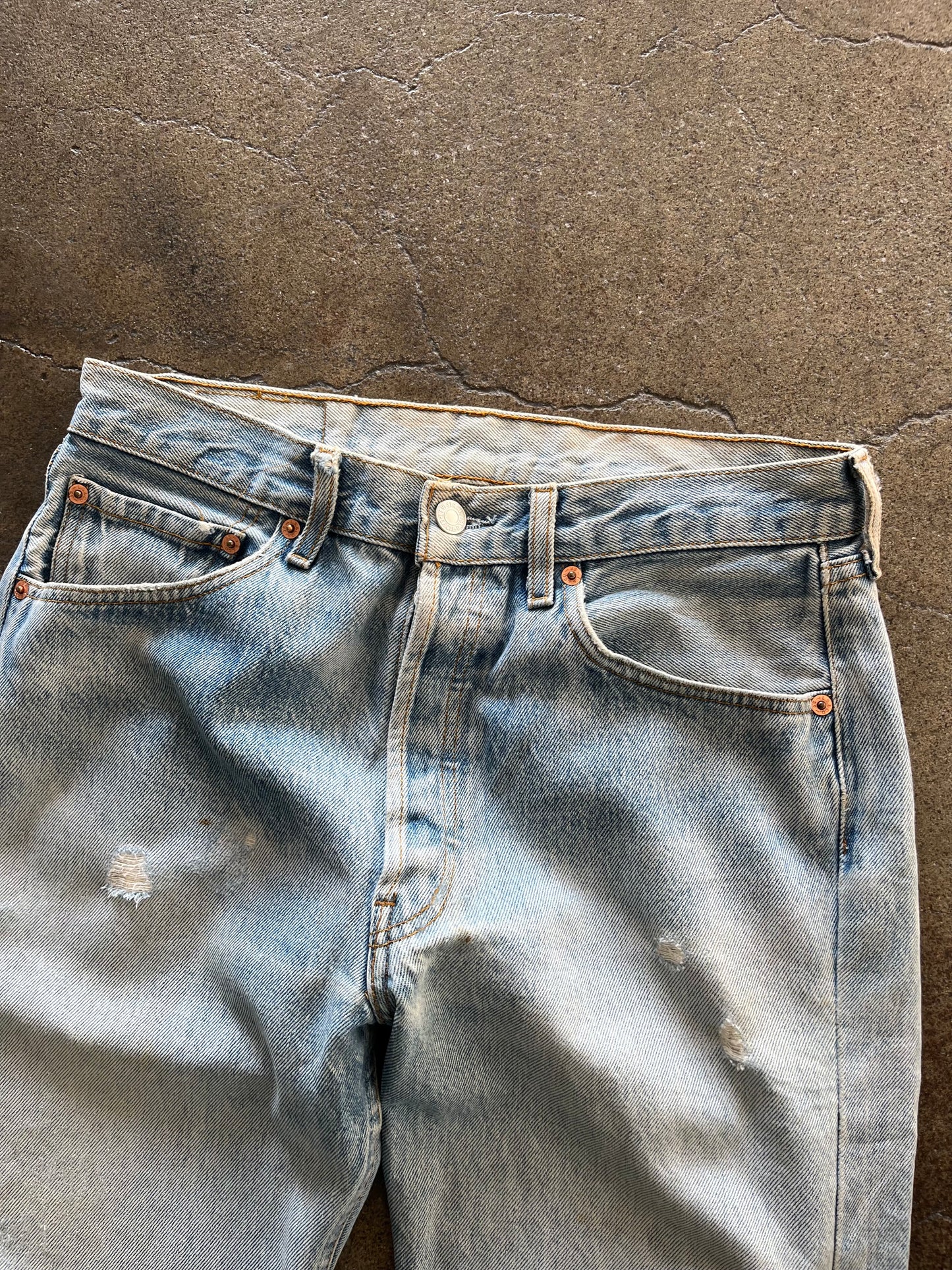 90’S LIGHT WASH 501 LEVI’S - 32