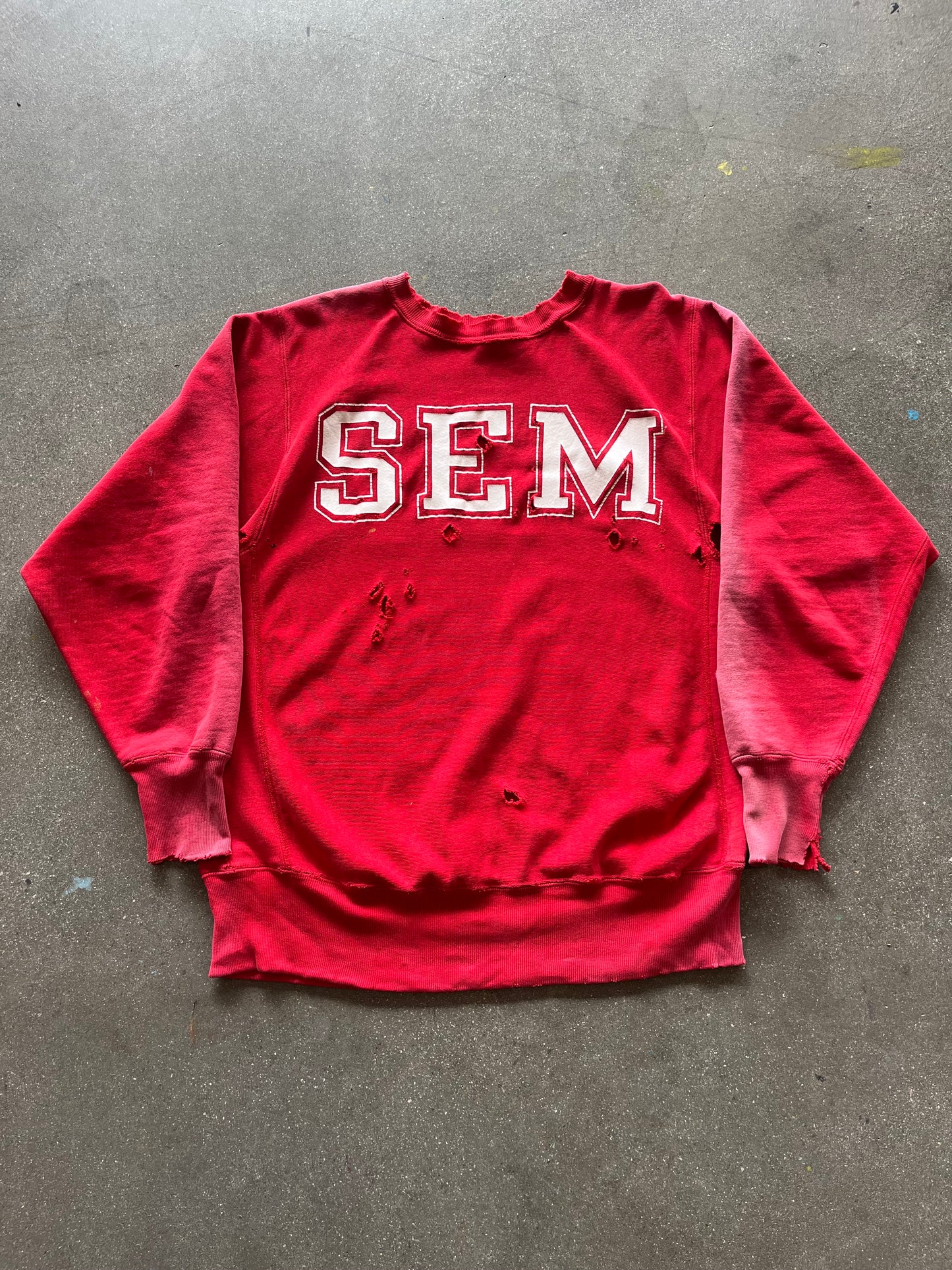 90’S DISTRESSED “SEM” SUNFADED CHAMPION REVERSE WEAVE - BOXY L
