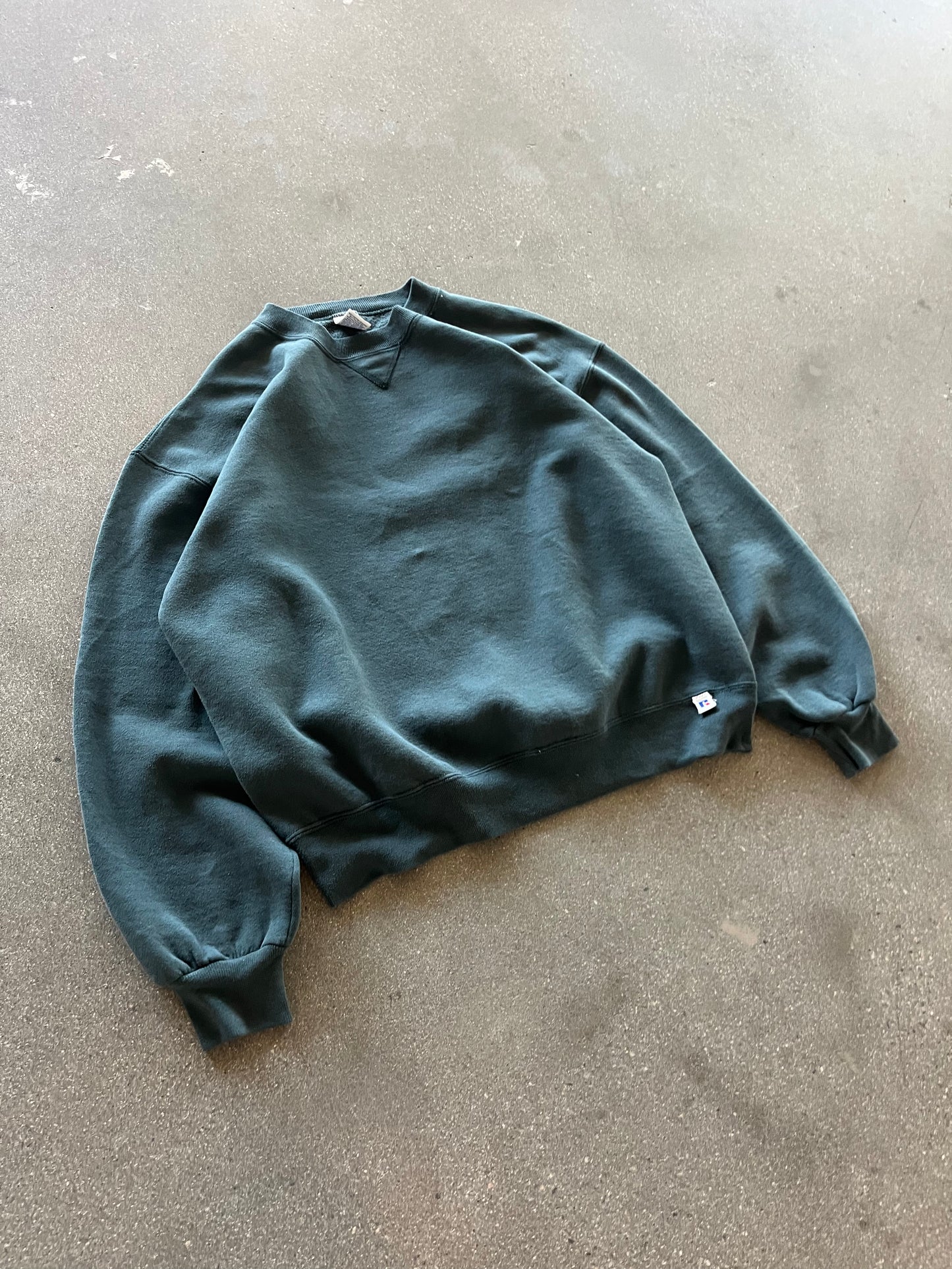 90’S FADED FOREST GREEN RUSSELL CREWNECK - BOXY L