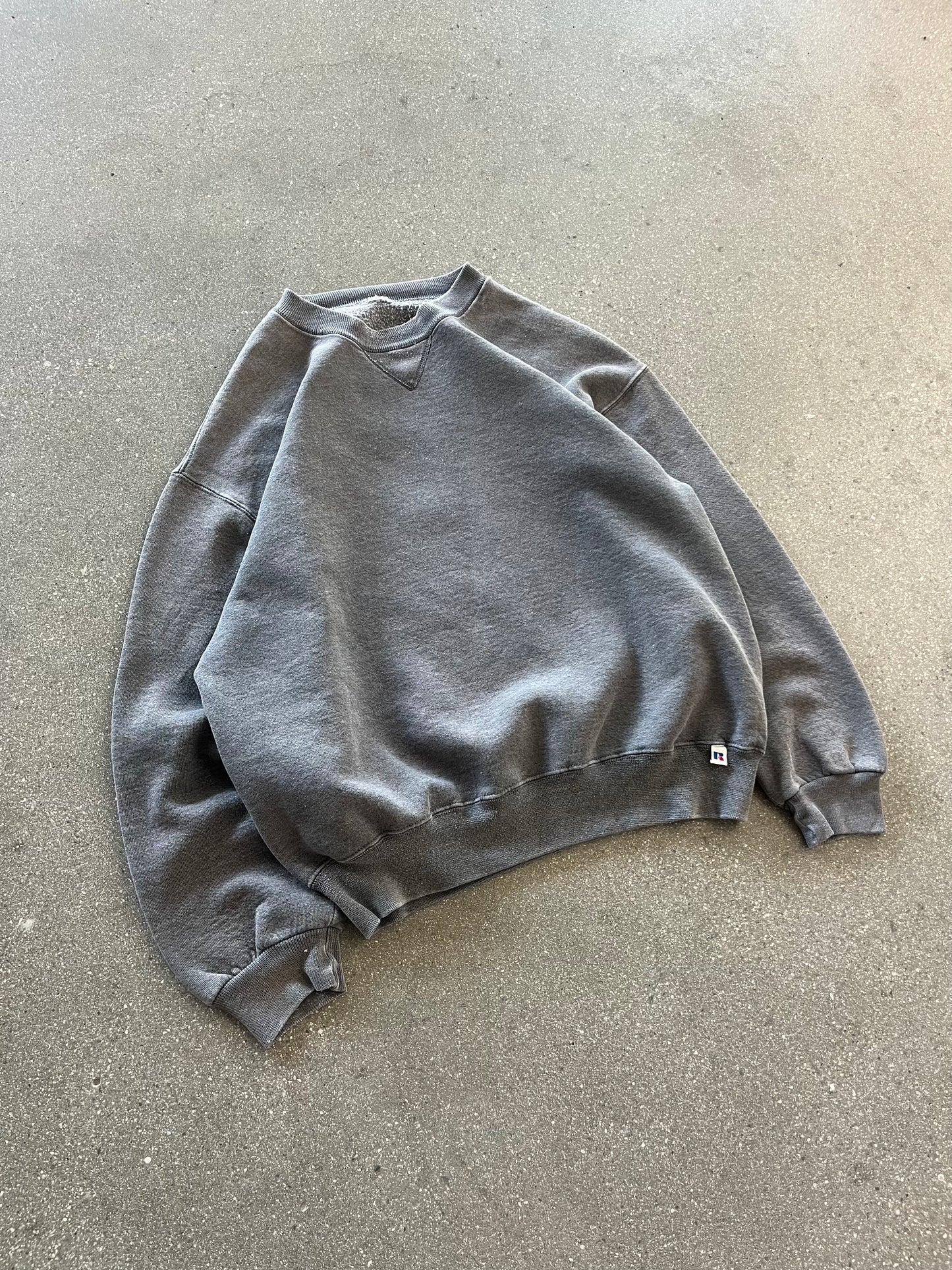 90’S FADED CHARCOAL RUSSELL ATHLETIC CREWNECK - BOXY M/L
