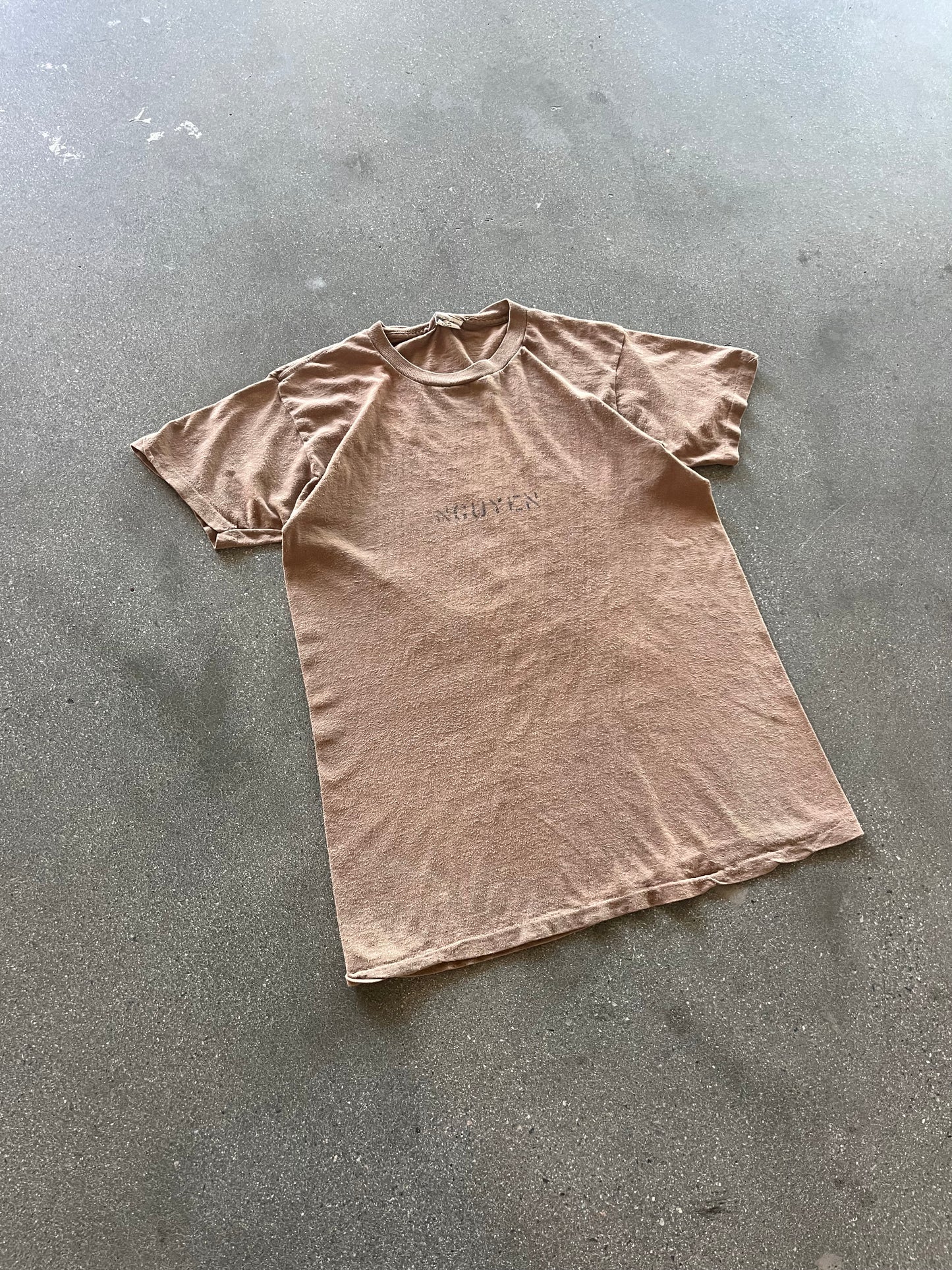 80’S BROWN ARMY “NGUYEN” TEE - M
