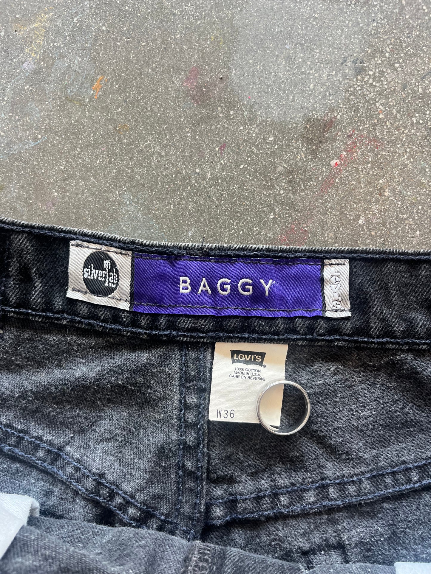 90’S FADED BLACK BAGGY LEVI’S SILVERTAB JORTS - 36