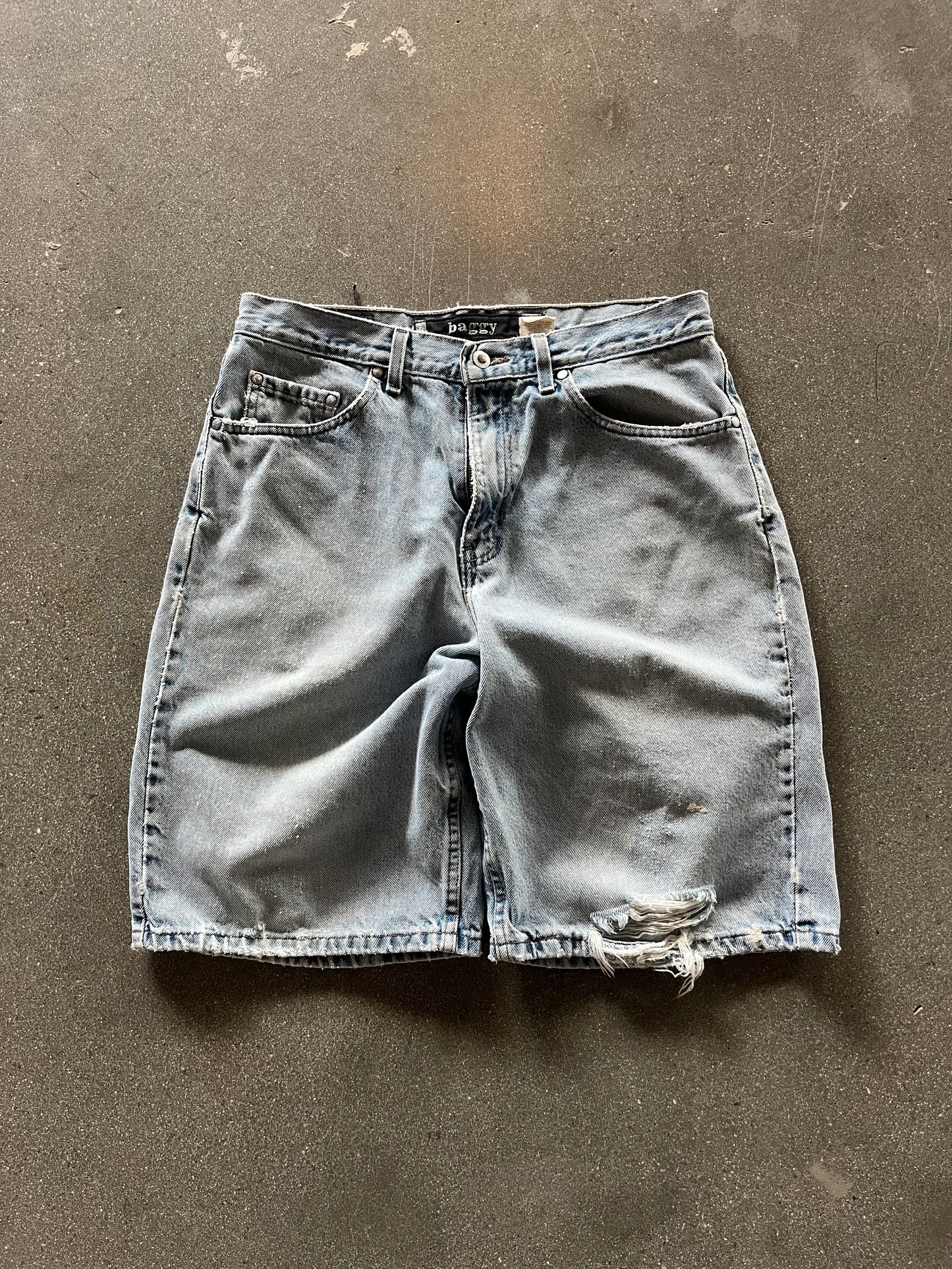 90’S BAGGY LEVI’S SILVERTAB LIGHT WASH JORTS - 33