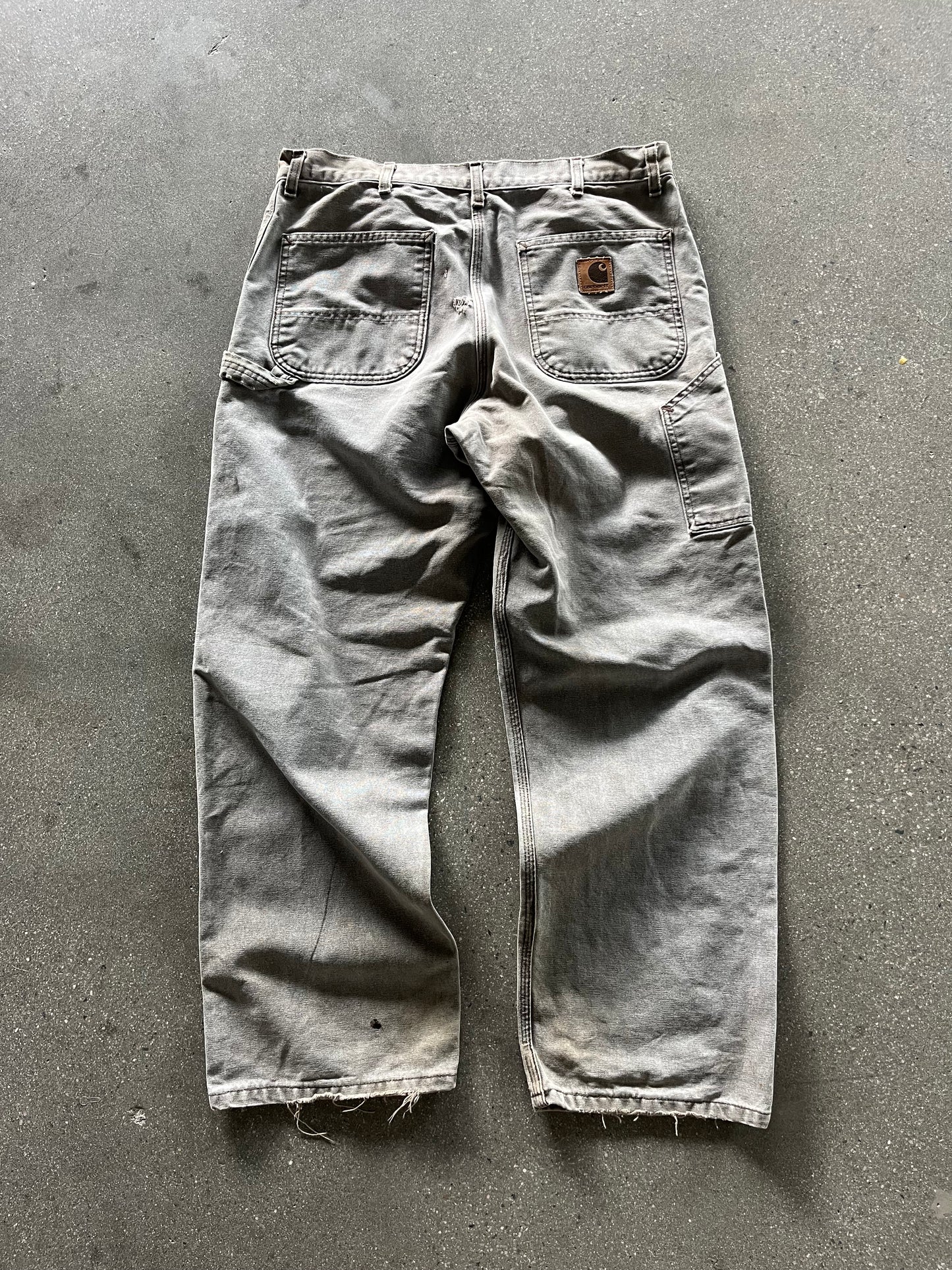 90’S CEMENT GRAY CARHARTT CARPENTERS - 34 in