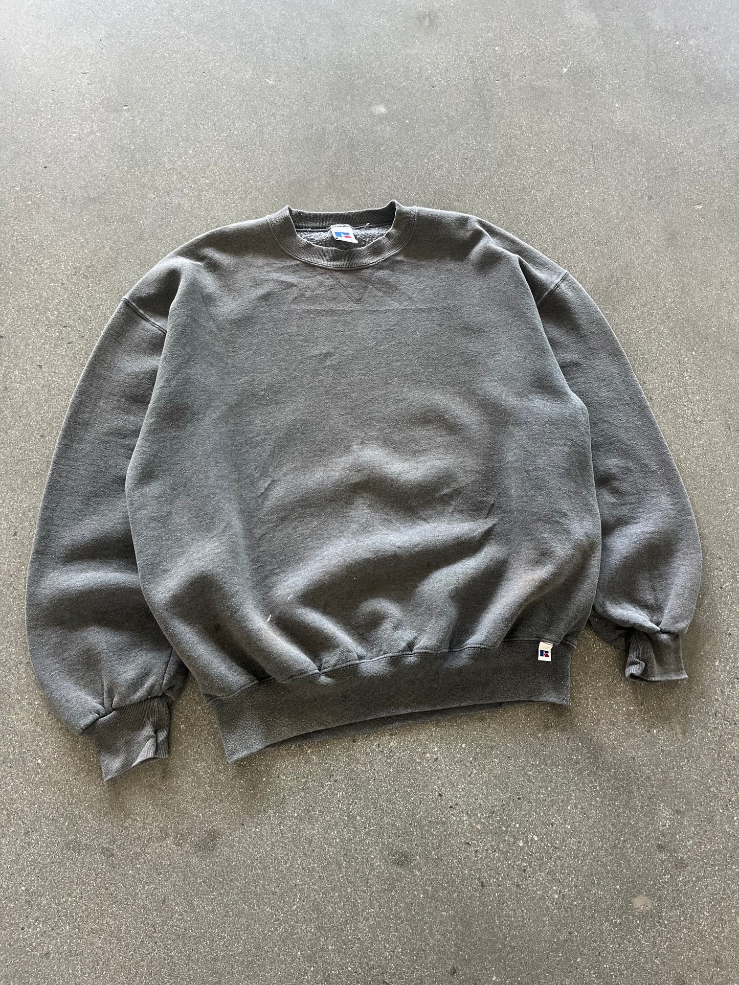 90’S CHARCOAL GRAY RUSSELL CREWNECK - BOXY L/XL