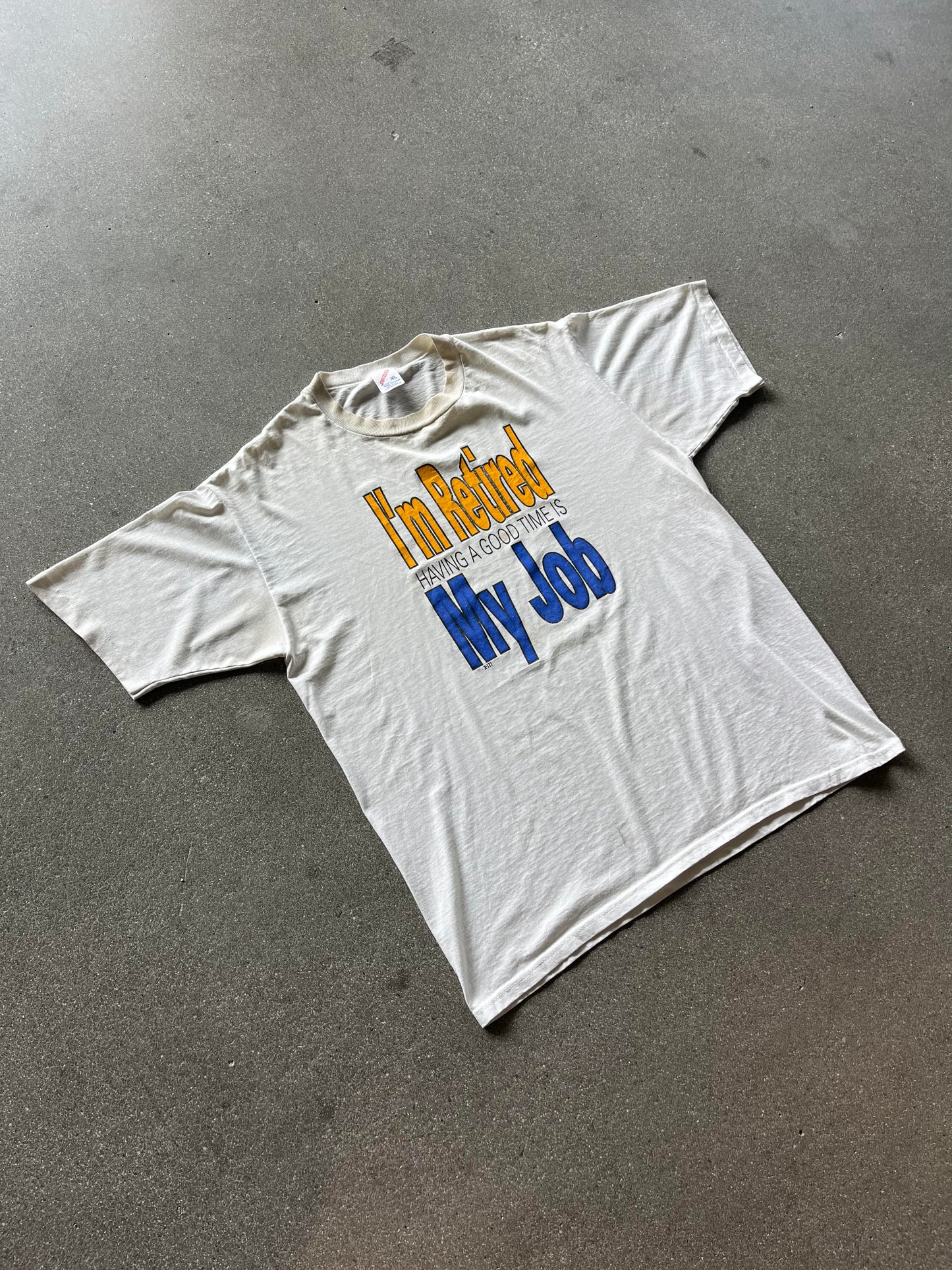 90'S "I'M RETIRED HAVING A GOOD TIME IS MY JOB!" TEE - XL
